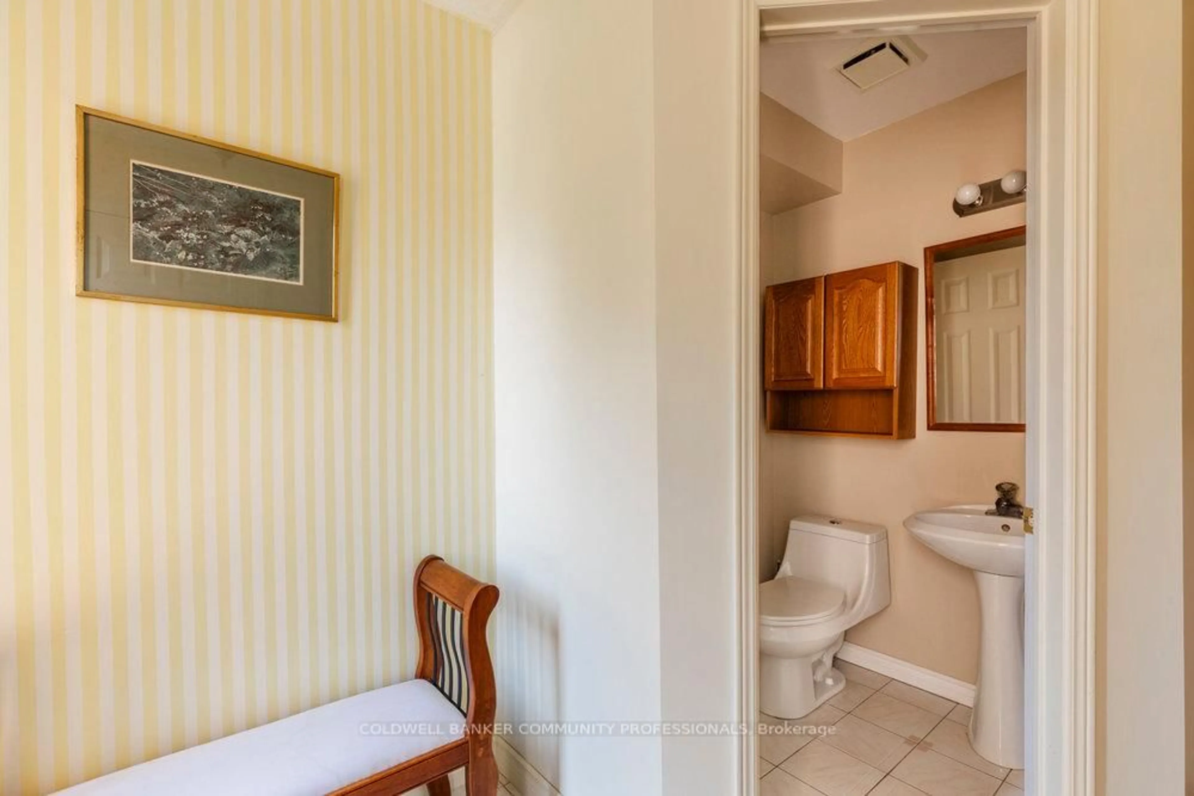 Standard bathroom, unknown for 10 Huntingwood Ave #20, Hamilton Ontario L9H 6X3