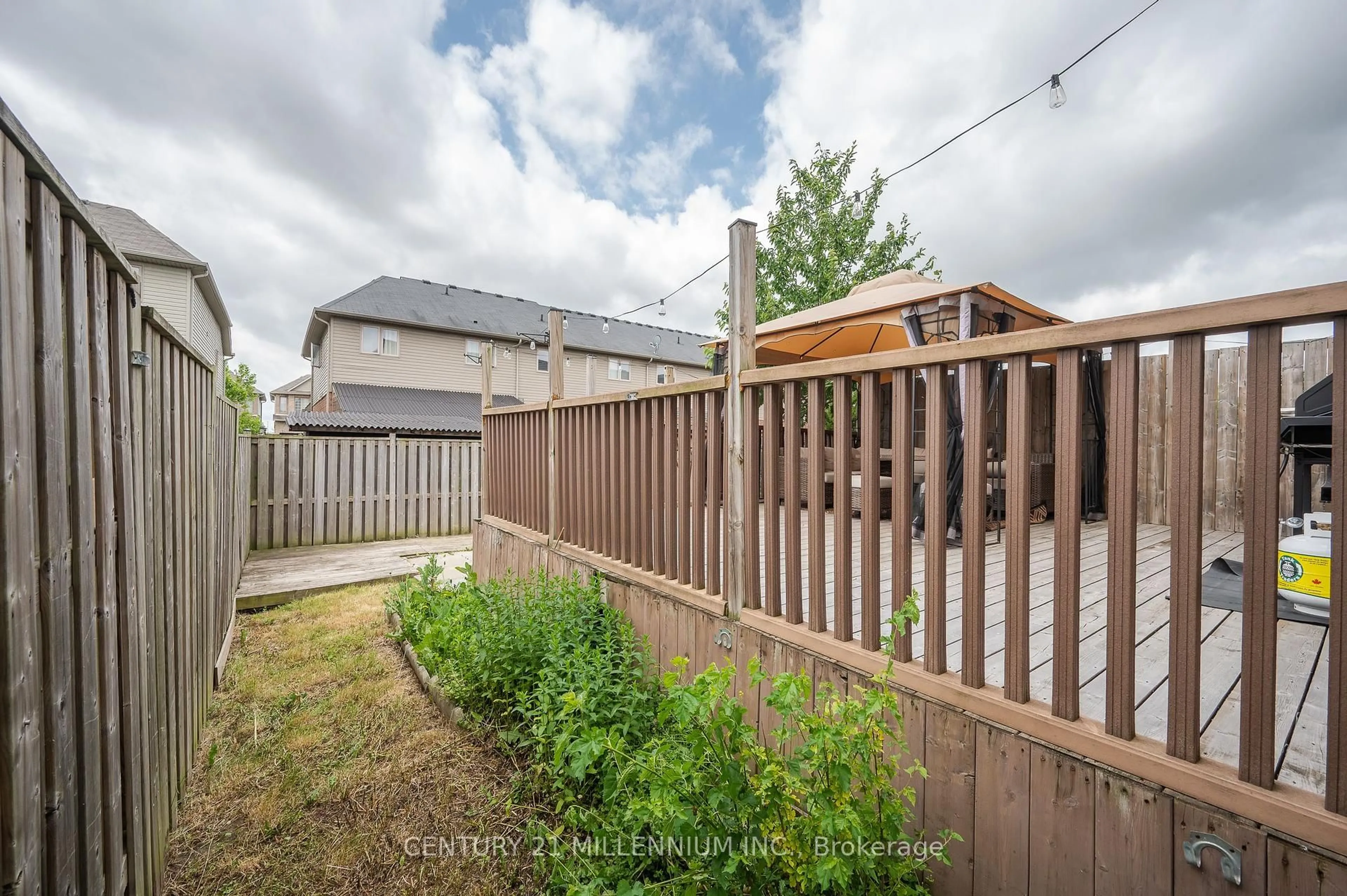 Patio, street for 43 Bankfield Cres, Hamilton Ontario L8J 0C1