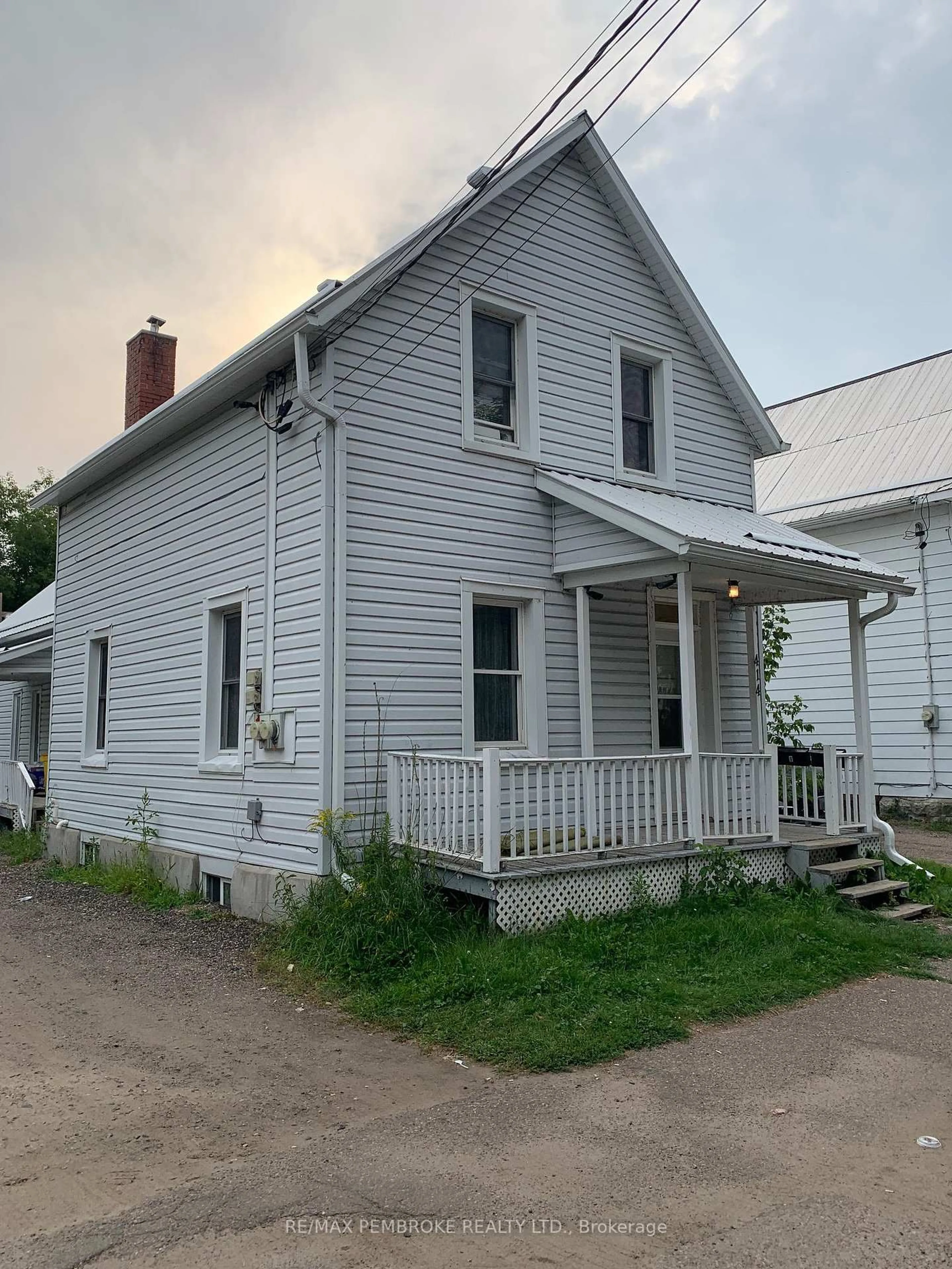 Unknown for 414 Moffat St, Pembroke Ontario K8A 3X9