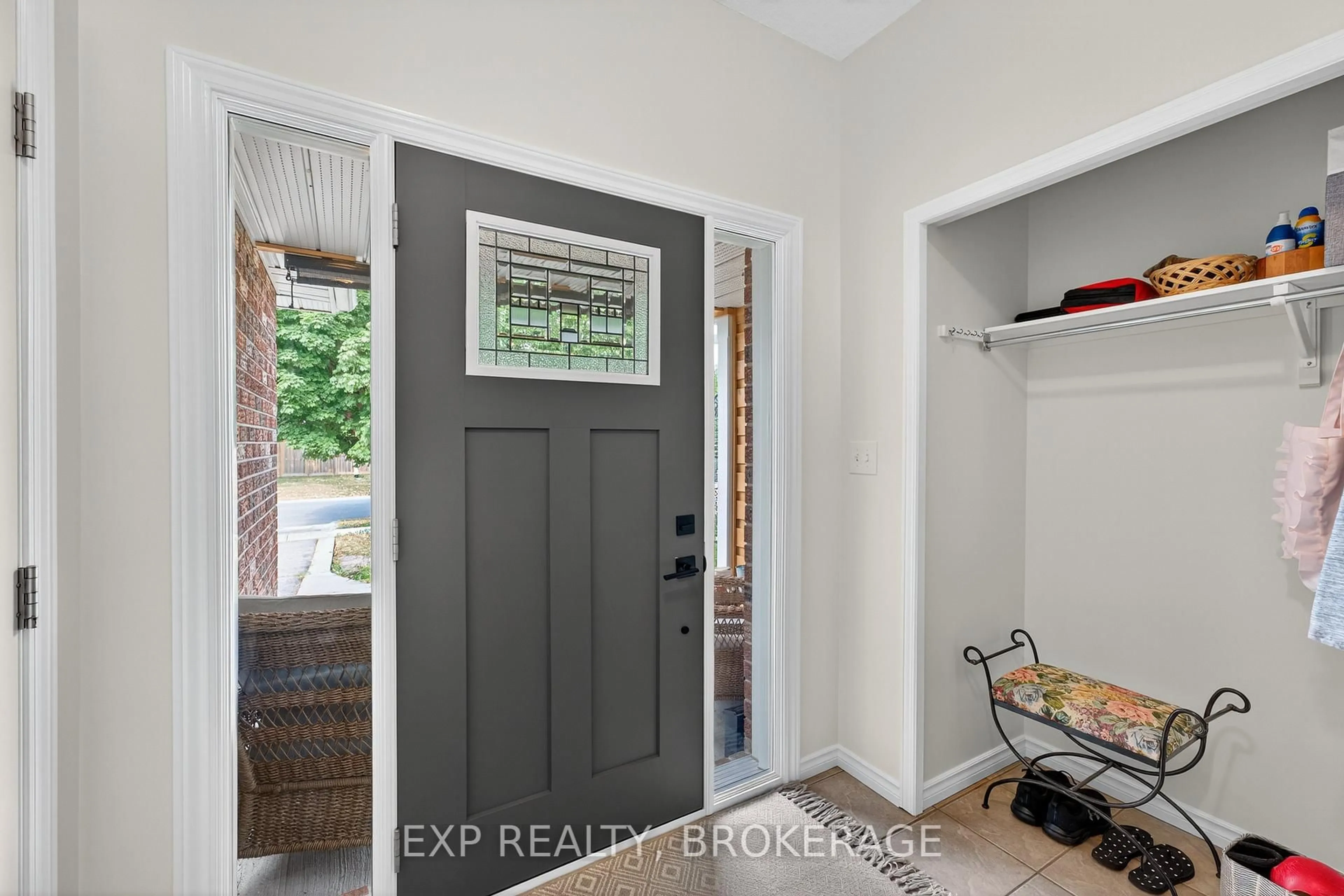 Indoor entryway for 550 Barnsley Cres, Kingston Ontario K7M 8X3
