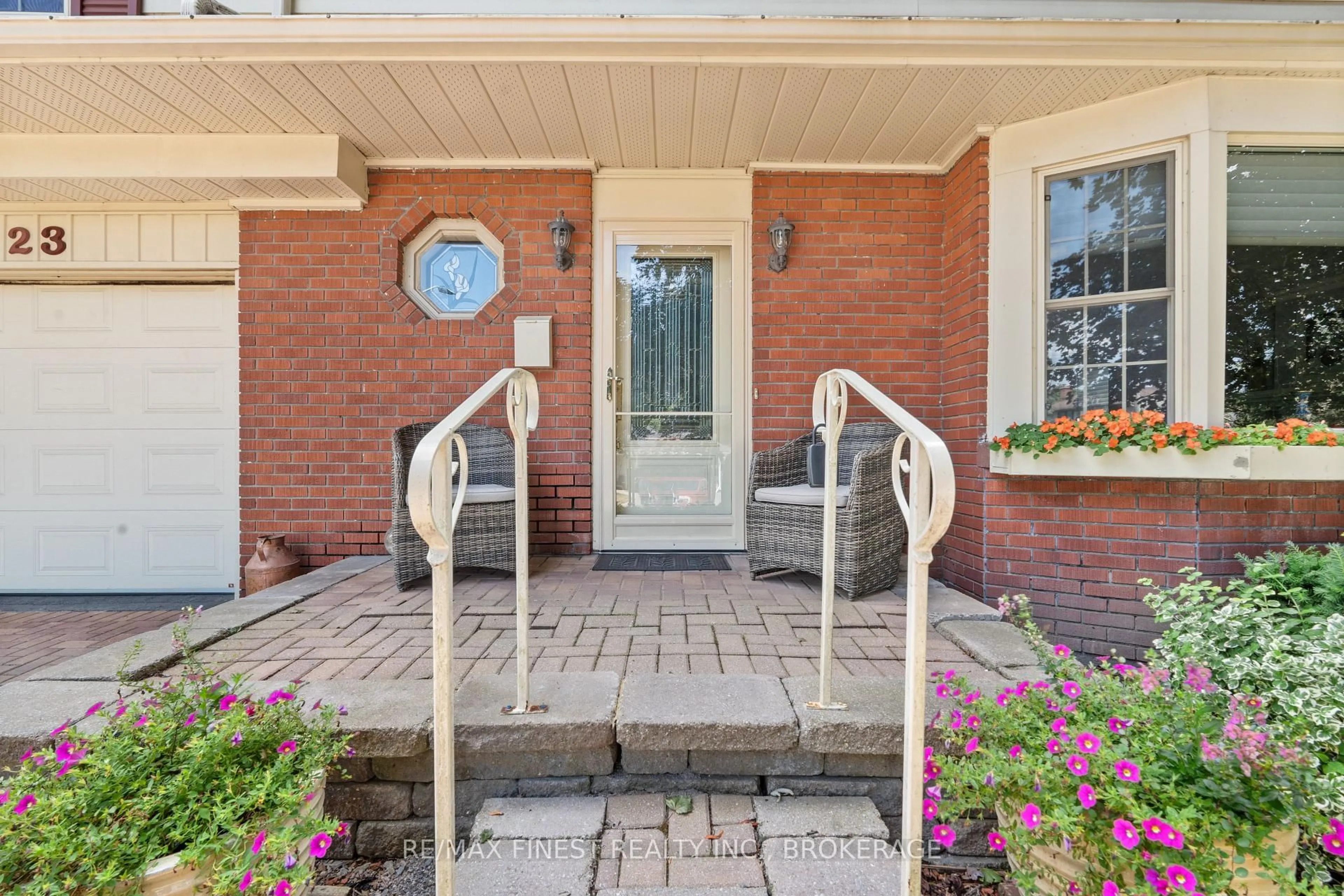 Indoor entryway for 23 Stormont Ave, Kingston Ontario K7M 1N9