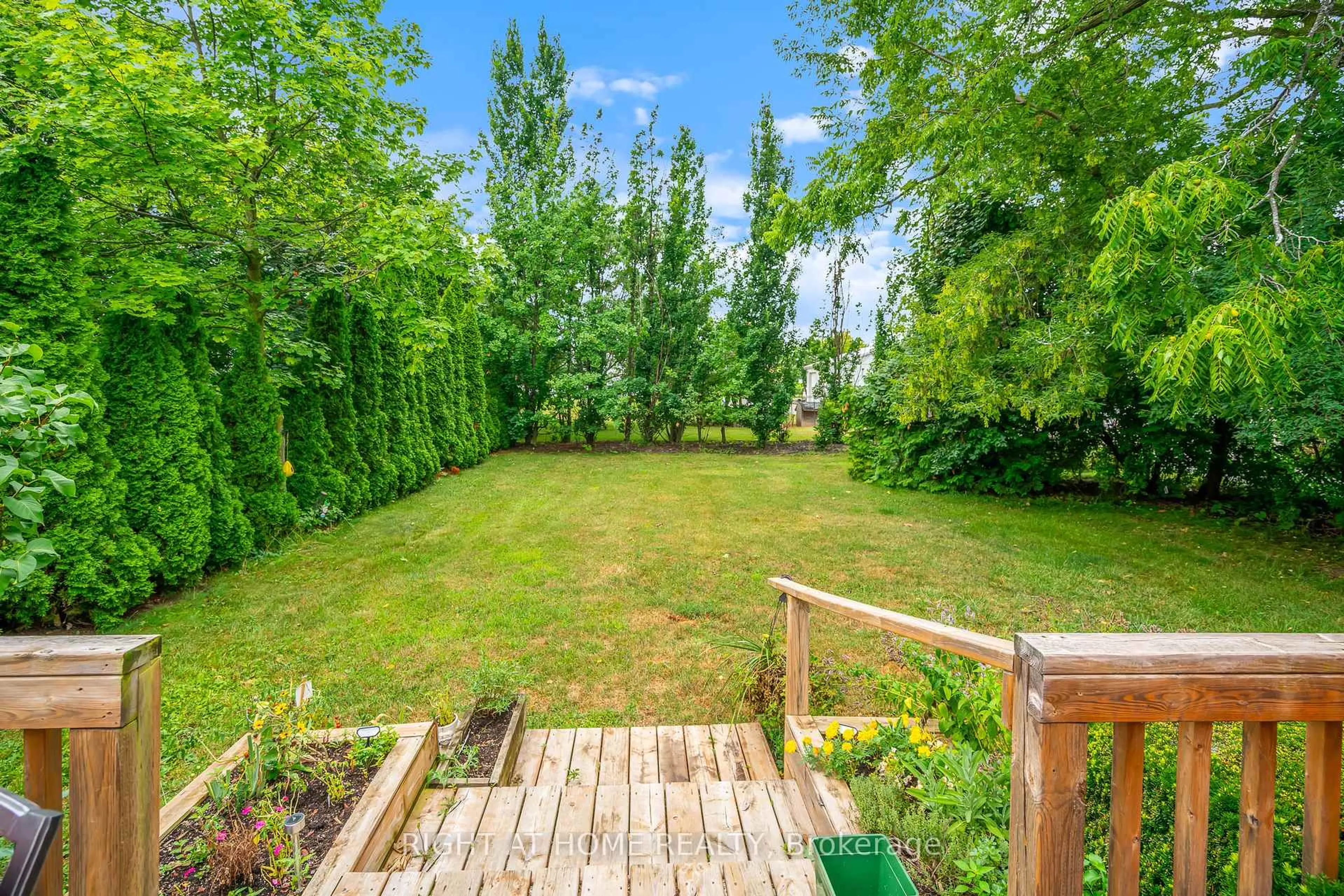 Patio, forest/trees view for 15756 Niagara Pkwy, Niagara-on-the-Lake Ontario L0S 1J0