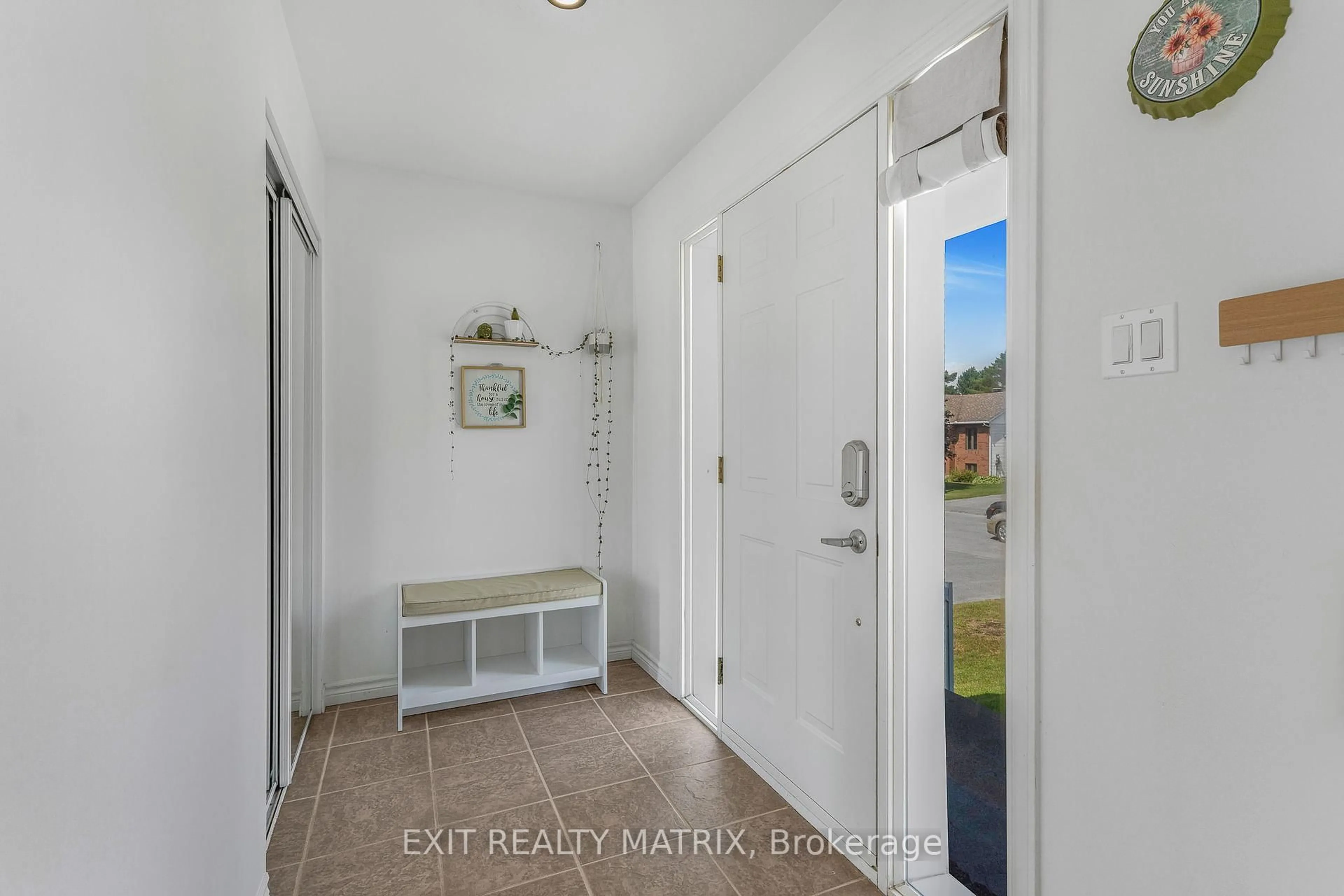 Indoor entryway for 63 Pitre St, Alfred and Plantagenet Ontario K0B 1A0