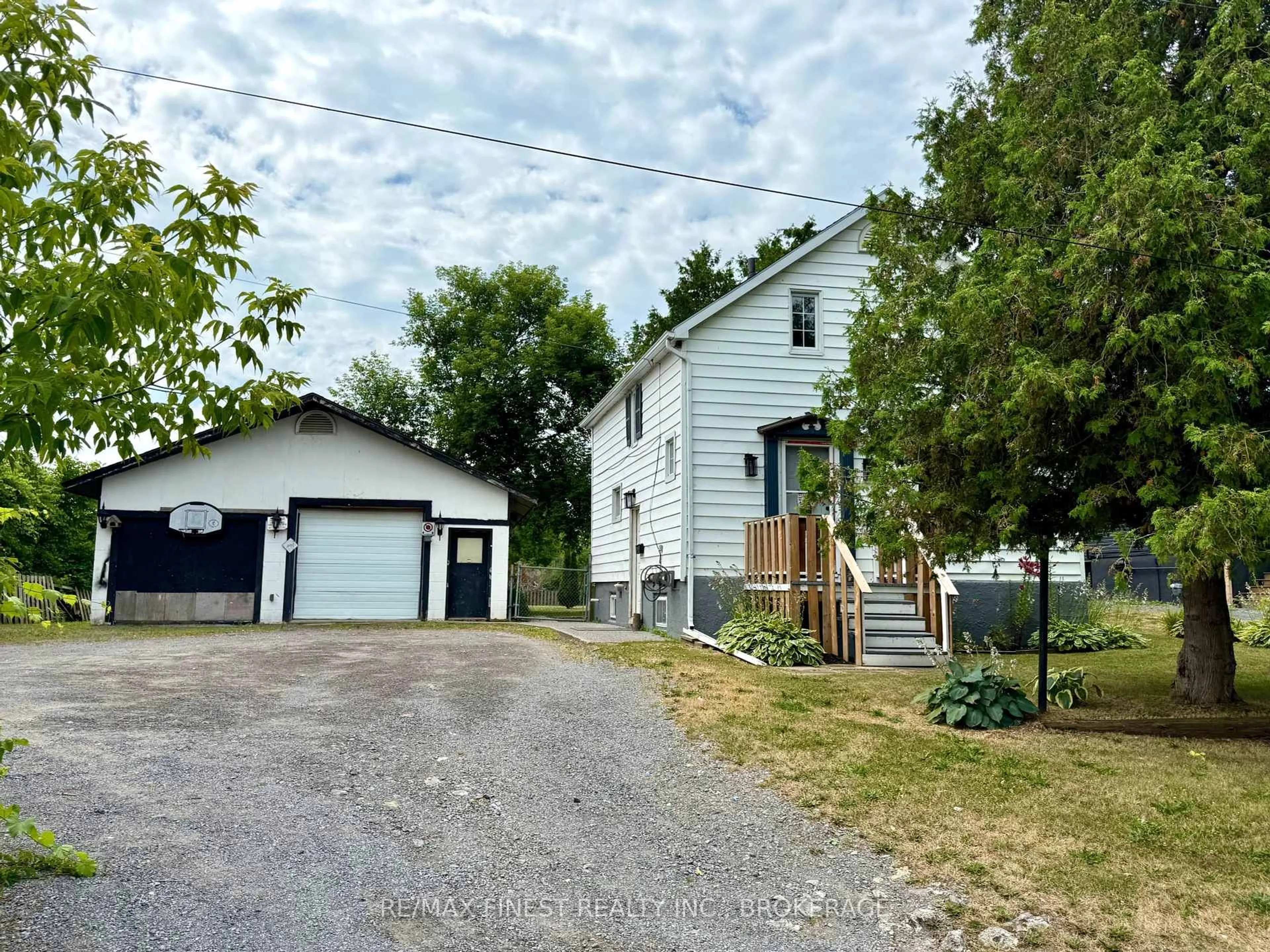 A pic from outside/outdoor area/front of a property/back of a property/a pic from drone, street for 6 Greer St, Kingston Ontario K7K 2V9