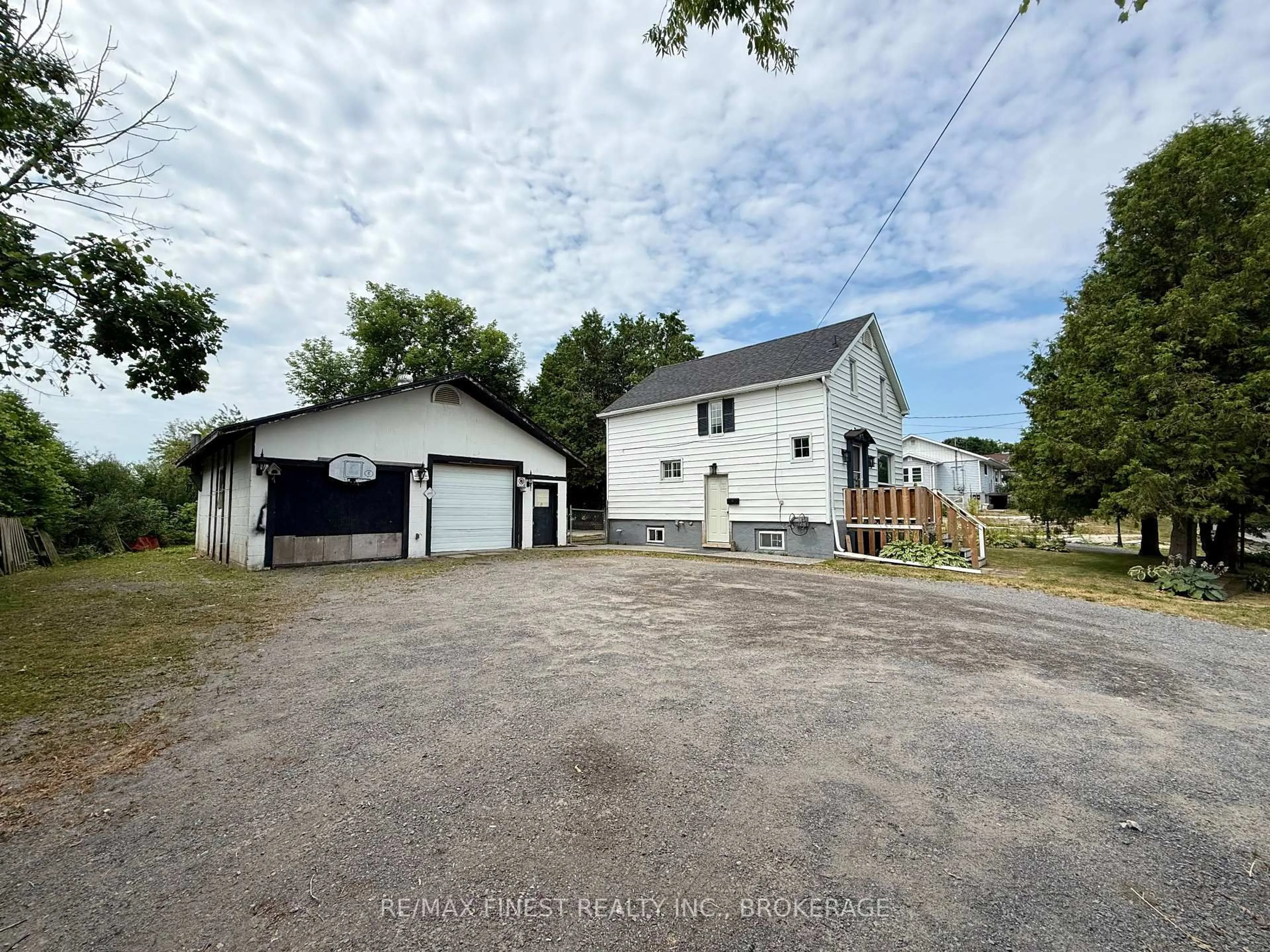 A pic from outside/outdoor area/front of a property/back of a property/a pic from drone, building for 6 Greer St, Kingston Ontario K7K 2V9