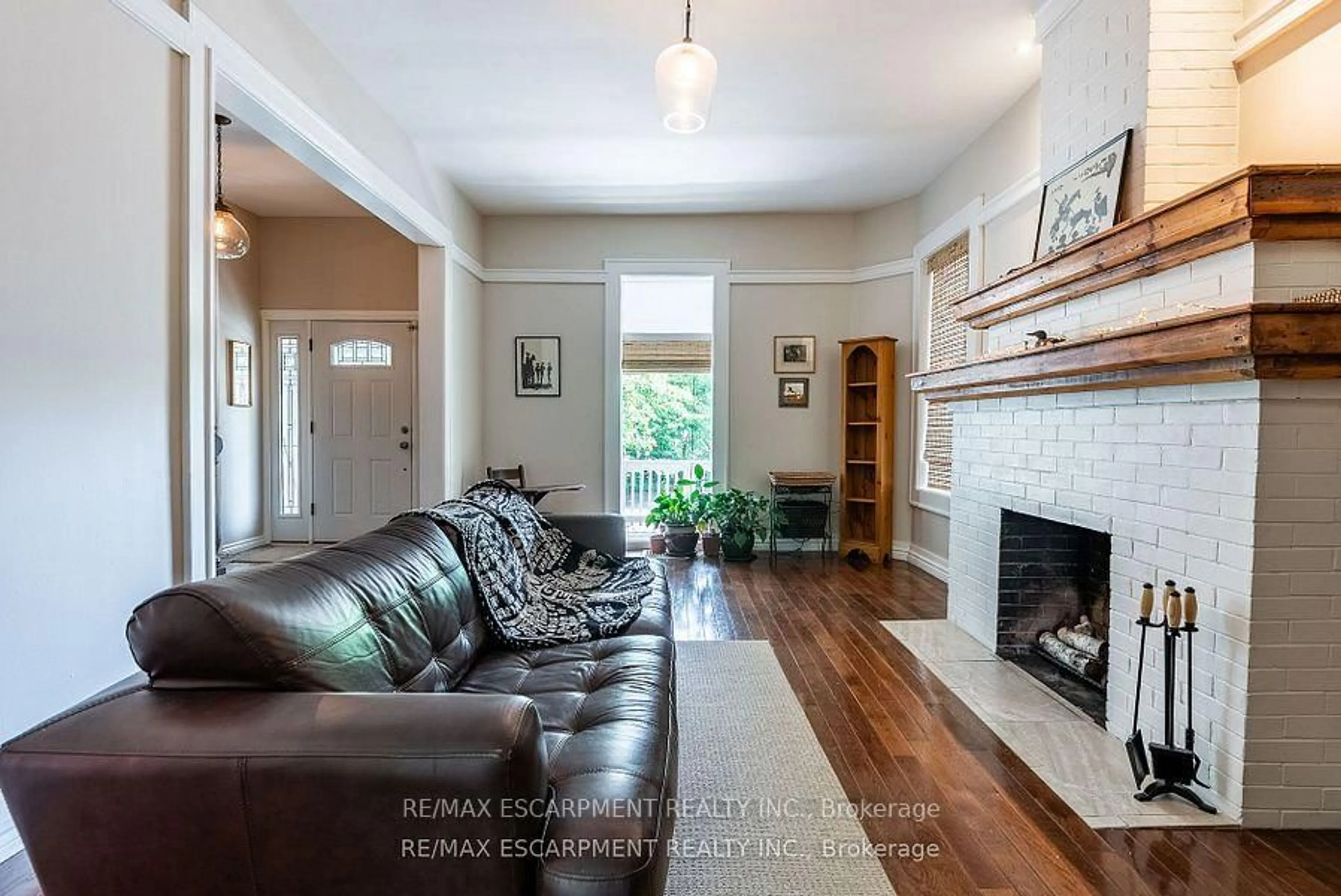 Living room with furniture, unknown for 954 Beach Blvd, Hamilton Ontario L8H 6Z4
