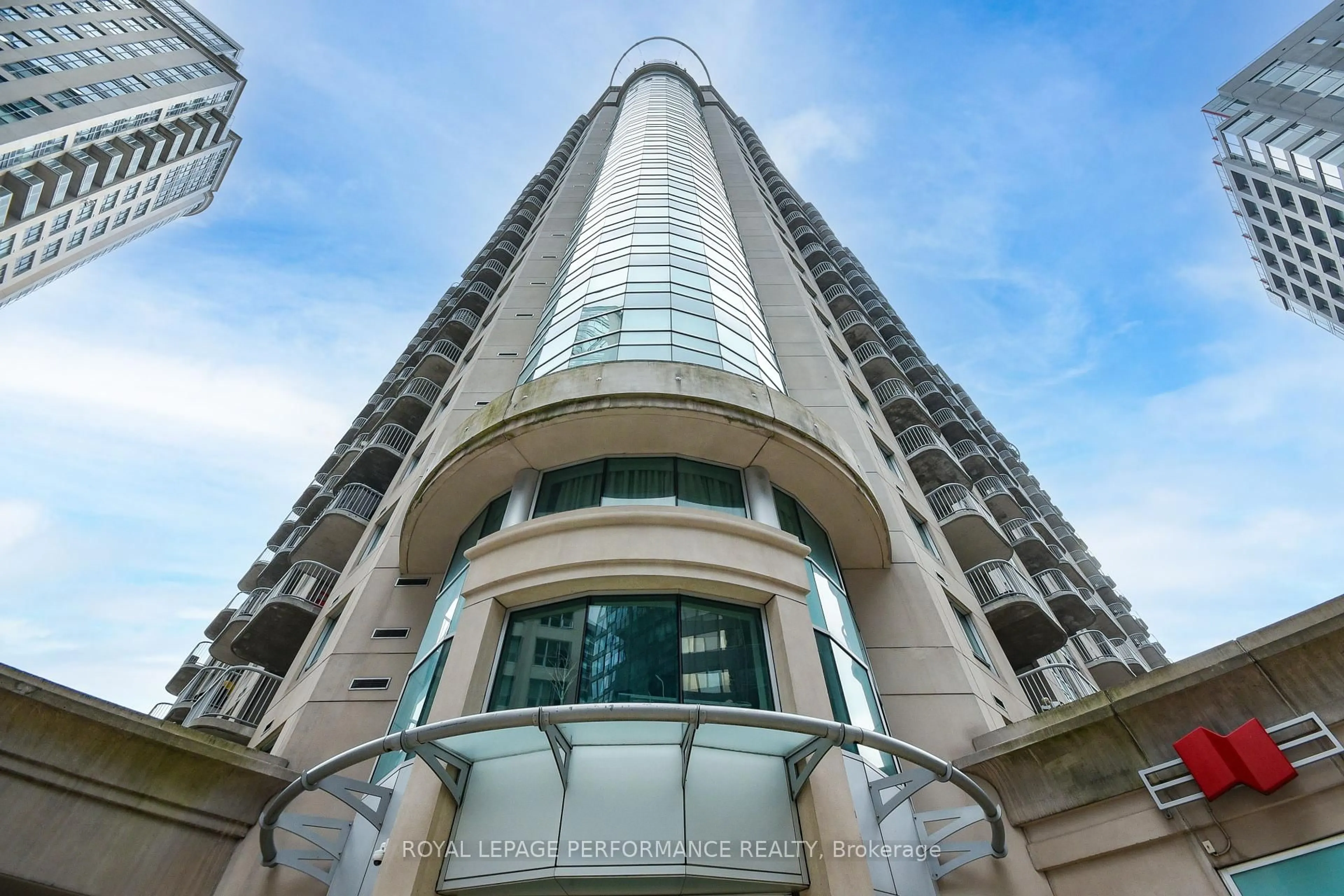 Indoor foyer for 234 Rideau St #1107, Ottawa Ontario K1N 0A9