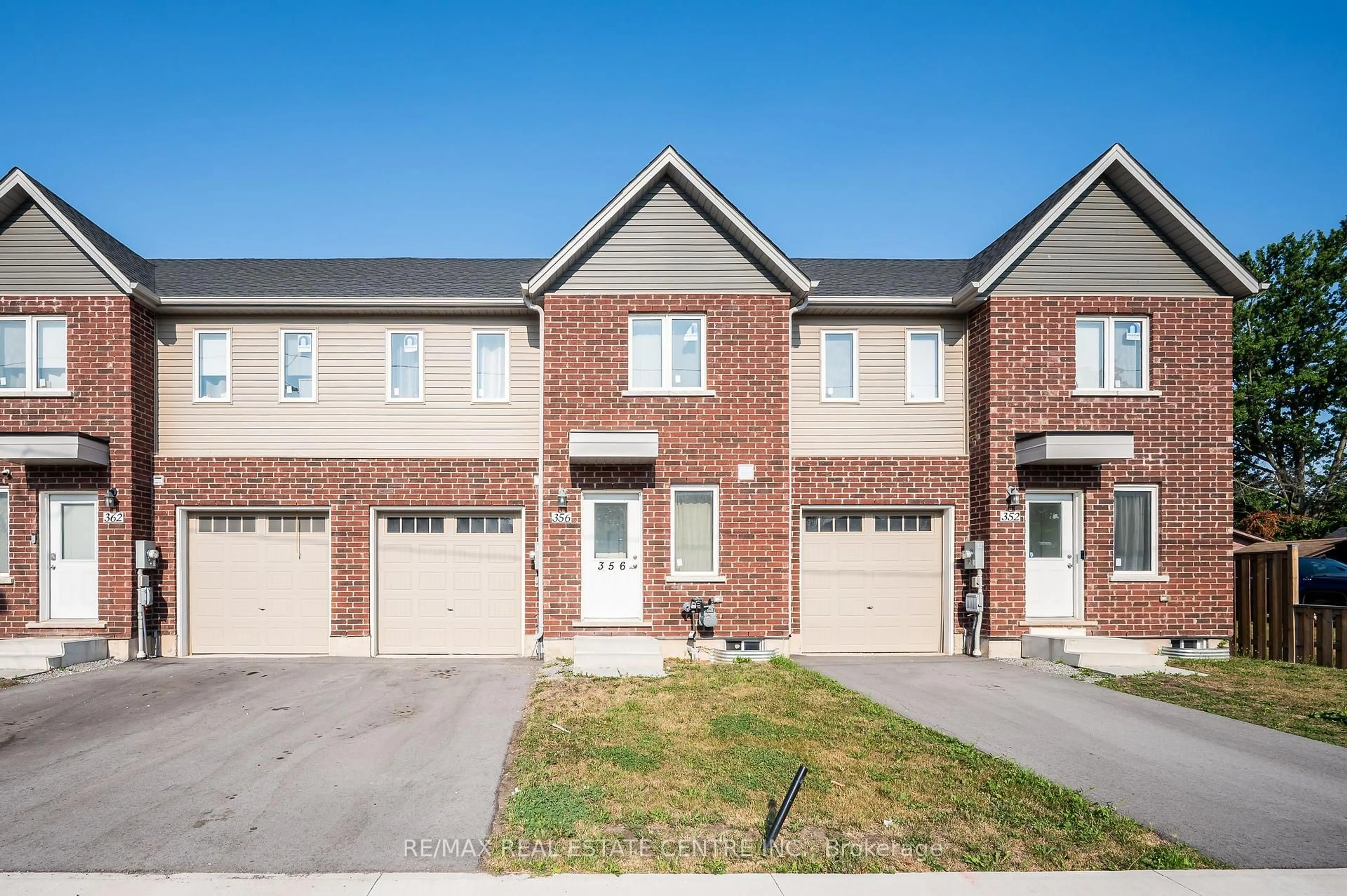 Home with brick exterior material, street for 356 Alberta St, Welland Ontario L3B 2W3