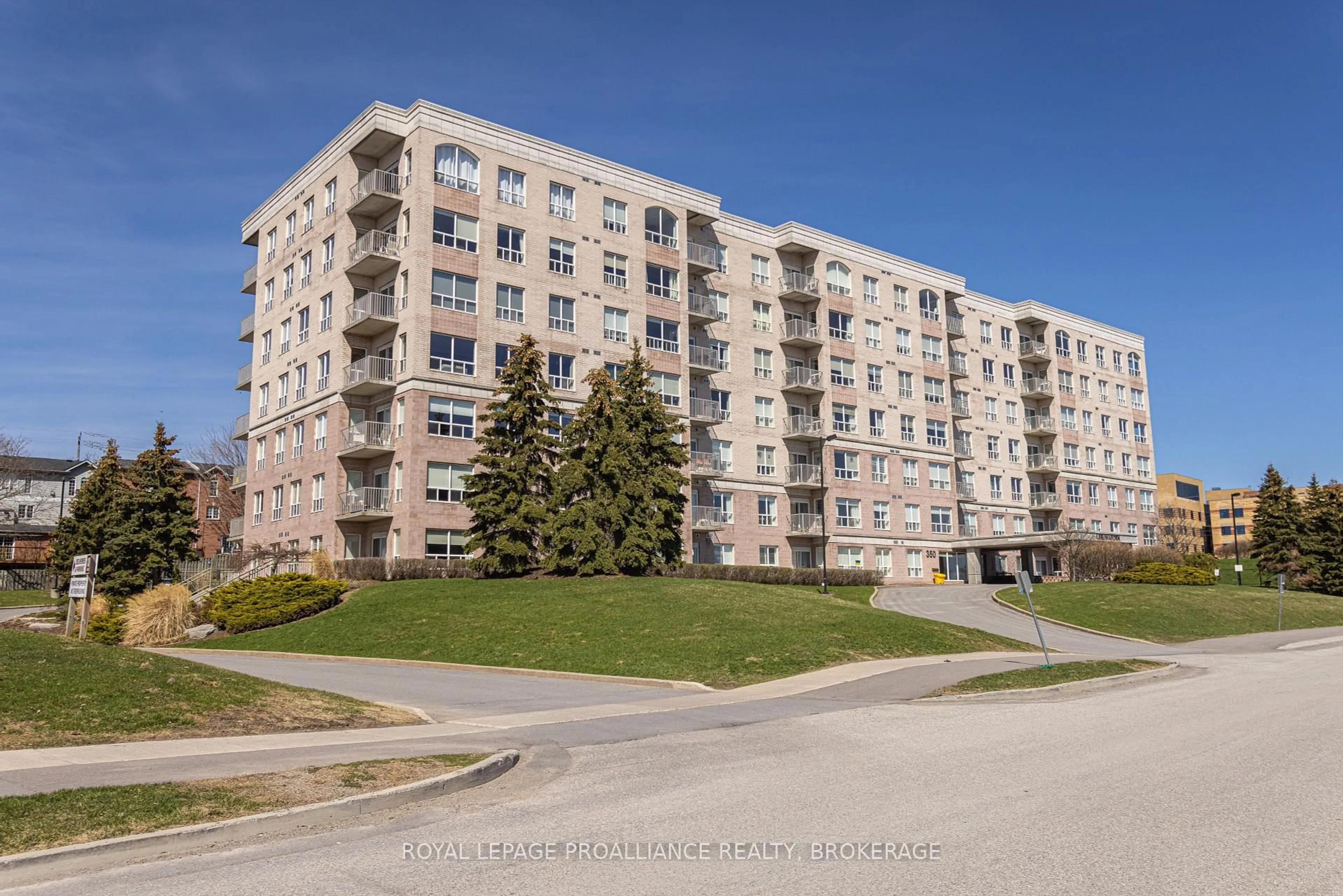 Patio, building for 350 Wellington St #205, Kingston Ontario K7K 7J7