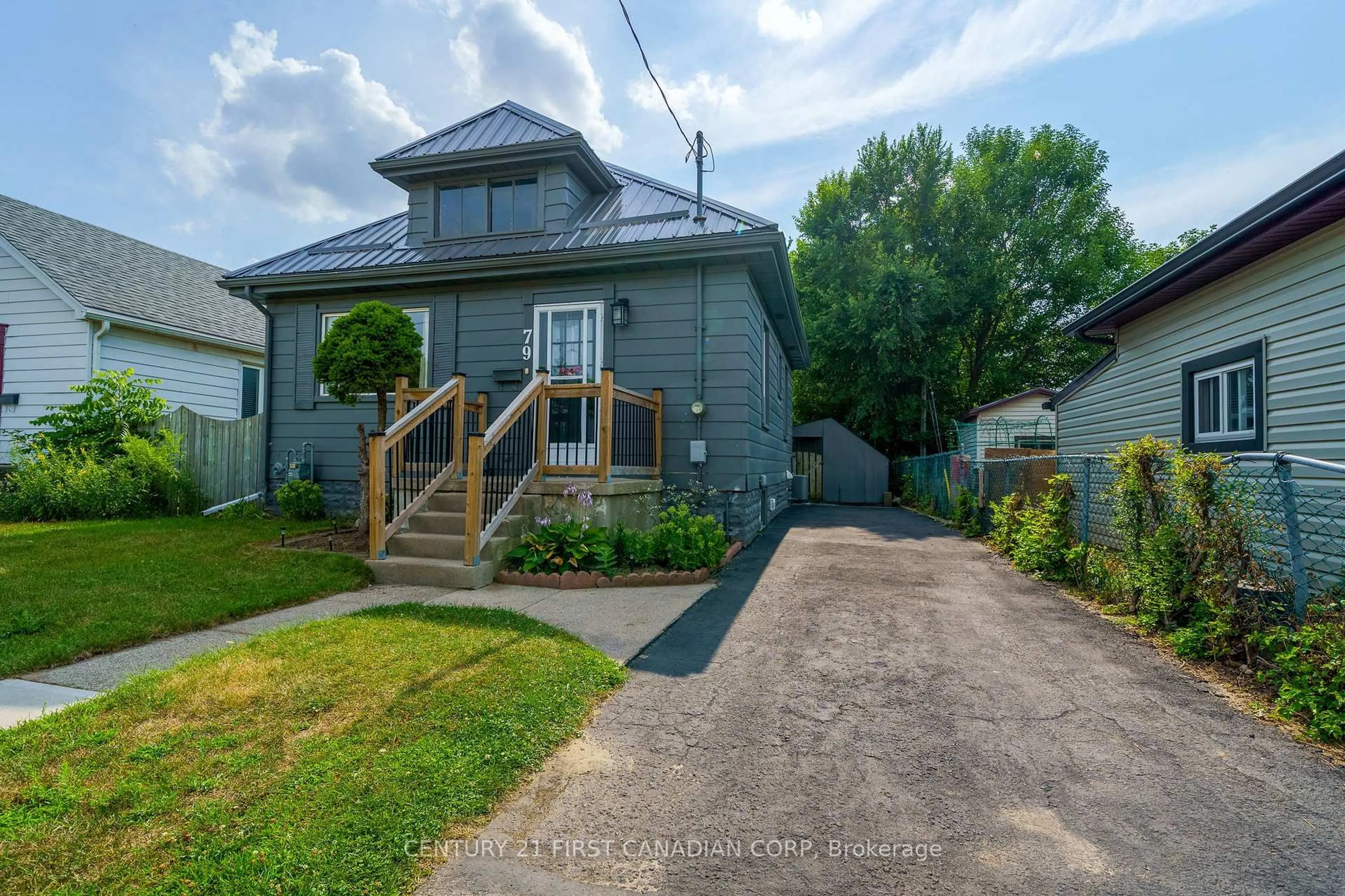 A pic from outside/outdoor area/front of a property/back of a property/a pic from drone, street for 79 Hume St, London East Ontario N5Z 2P1