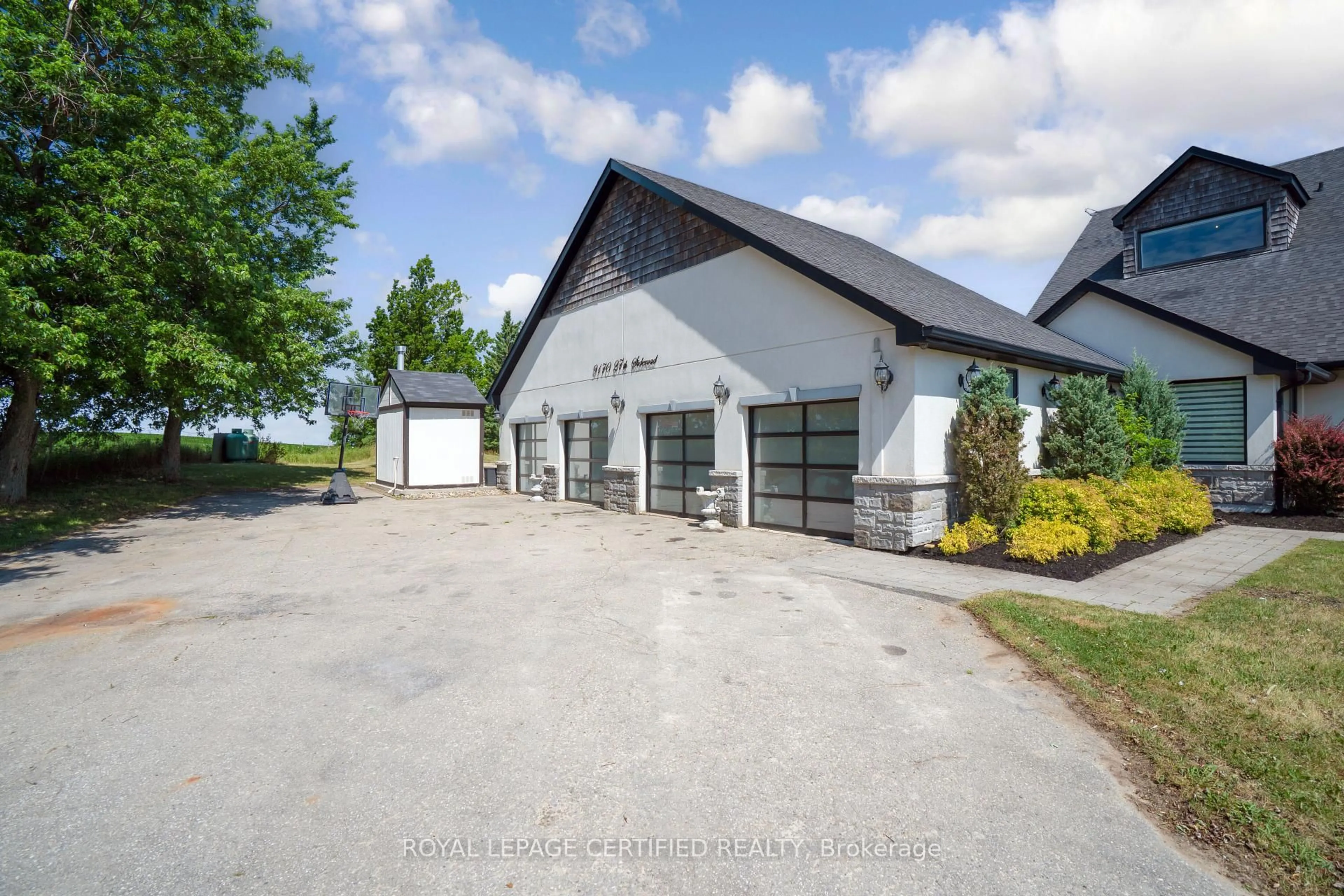 A pic from outside/outdoor area/front of a property/back of a property/a pic from drone, building for 9170 27 Sdrd, Erin Ontario L0N 1N0