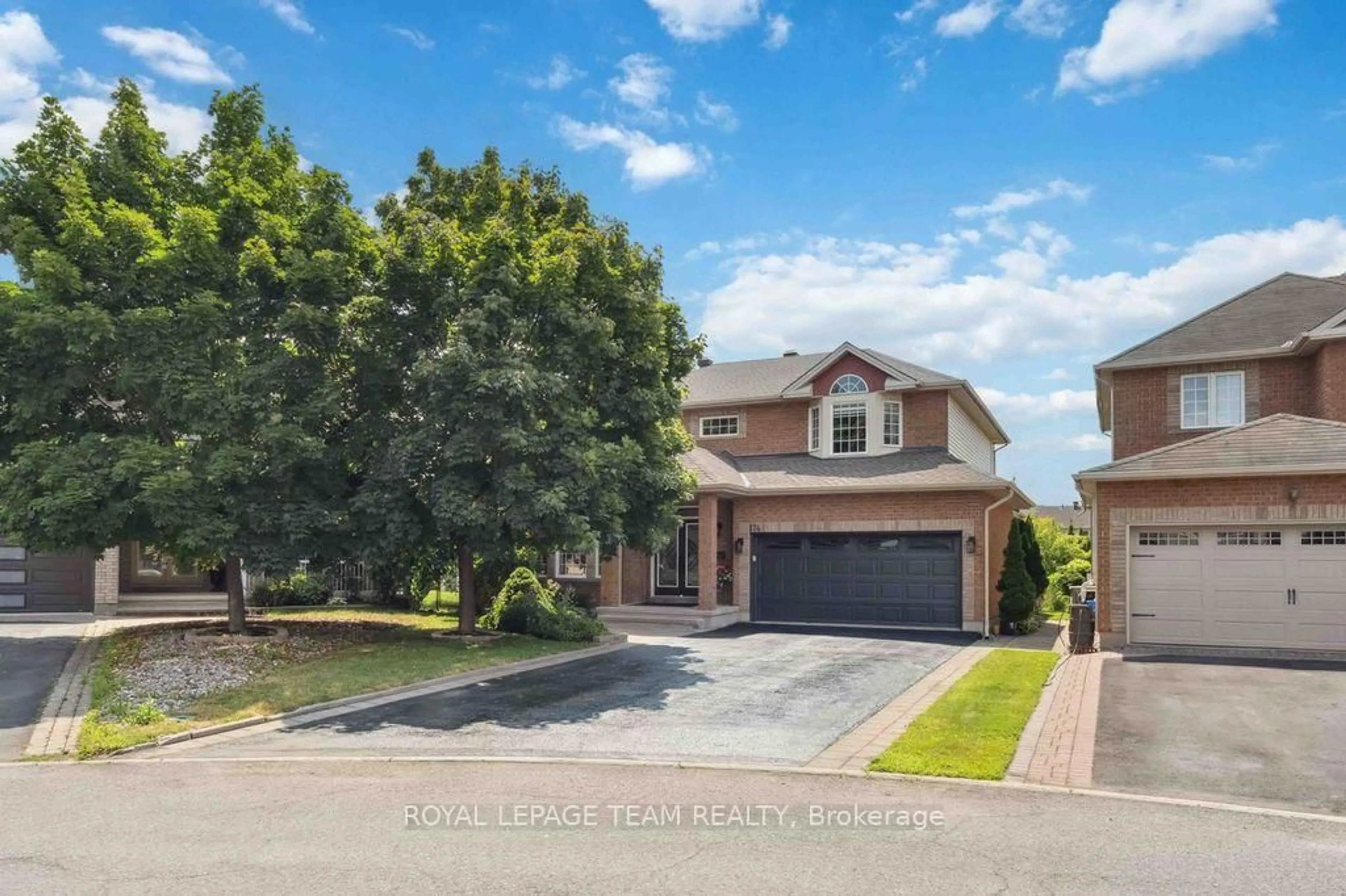 A pic from outside/outdoor area/front of a property/back of a property/a pic from drone, street for 174 Finn Crt, Ottawa Ontario K1V 2C8
