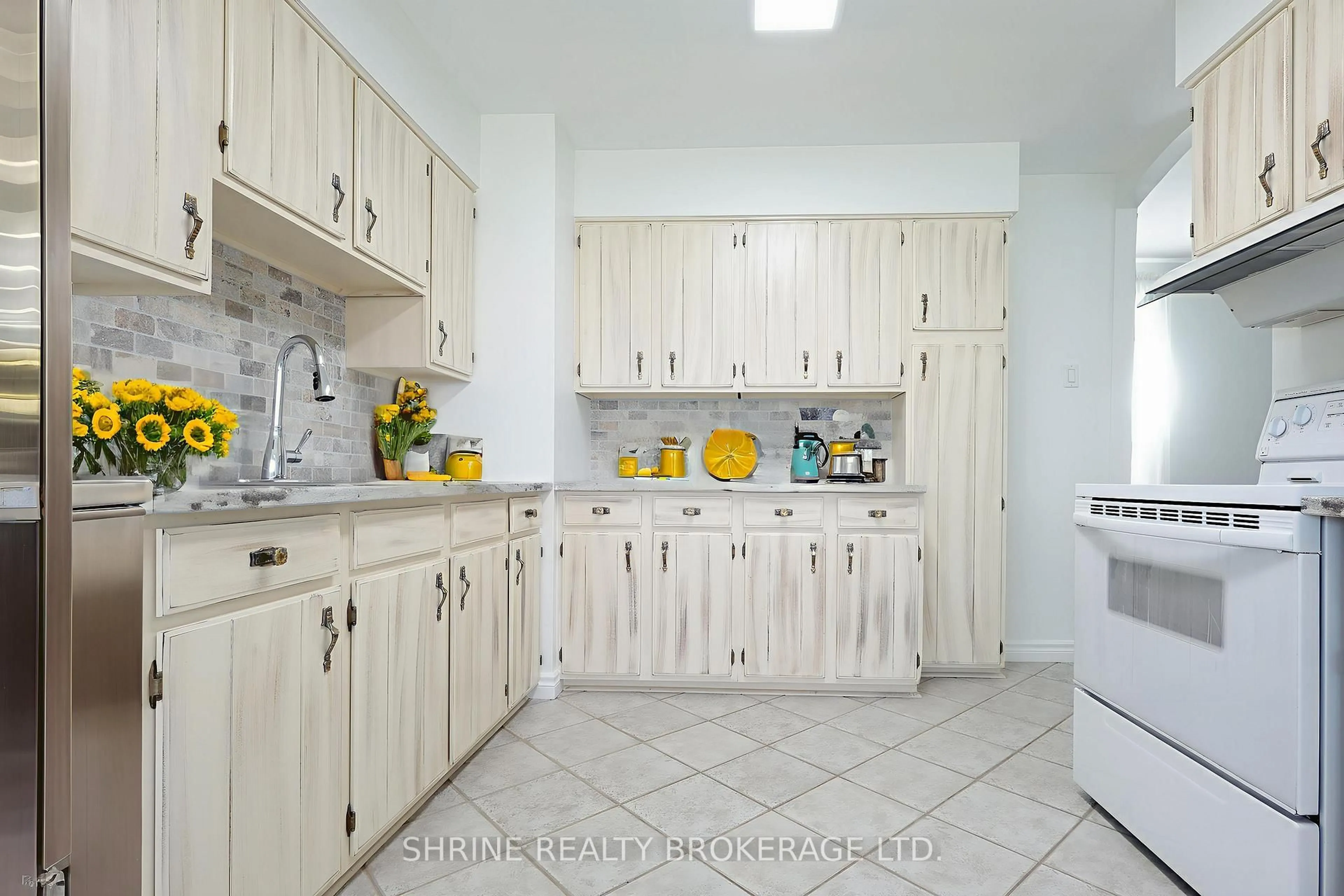 Unknown for 853 Queens Ave, London East Ontario N5W 3H7