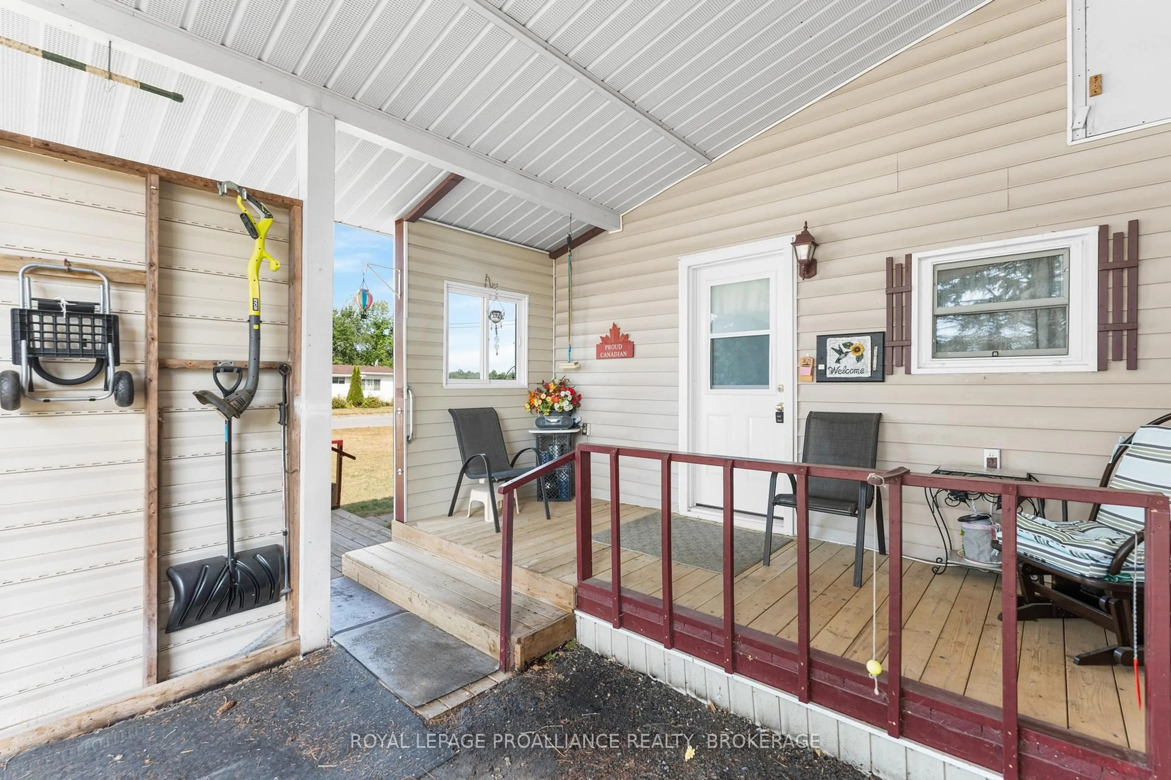 Patio, street for 4328 Elm St, Verona Ontario K0H 2W0
