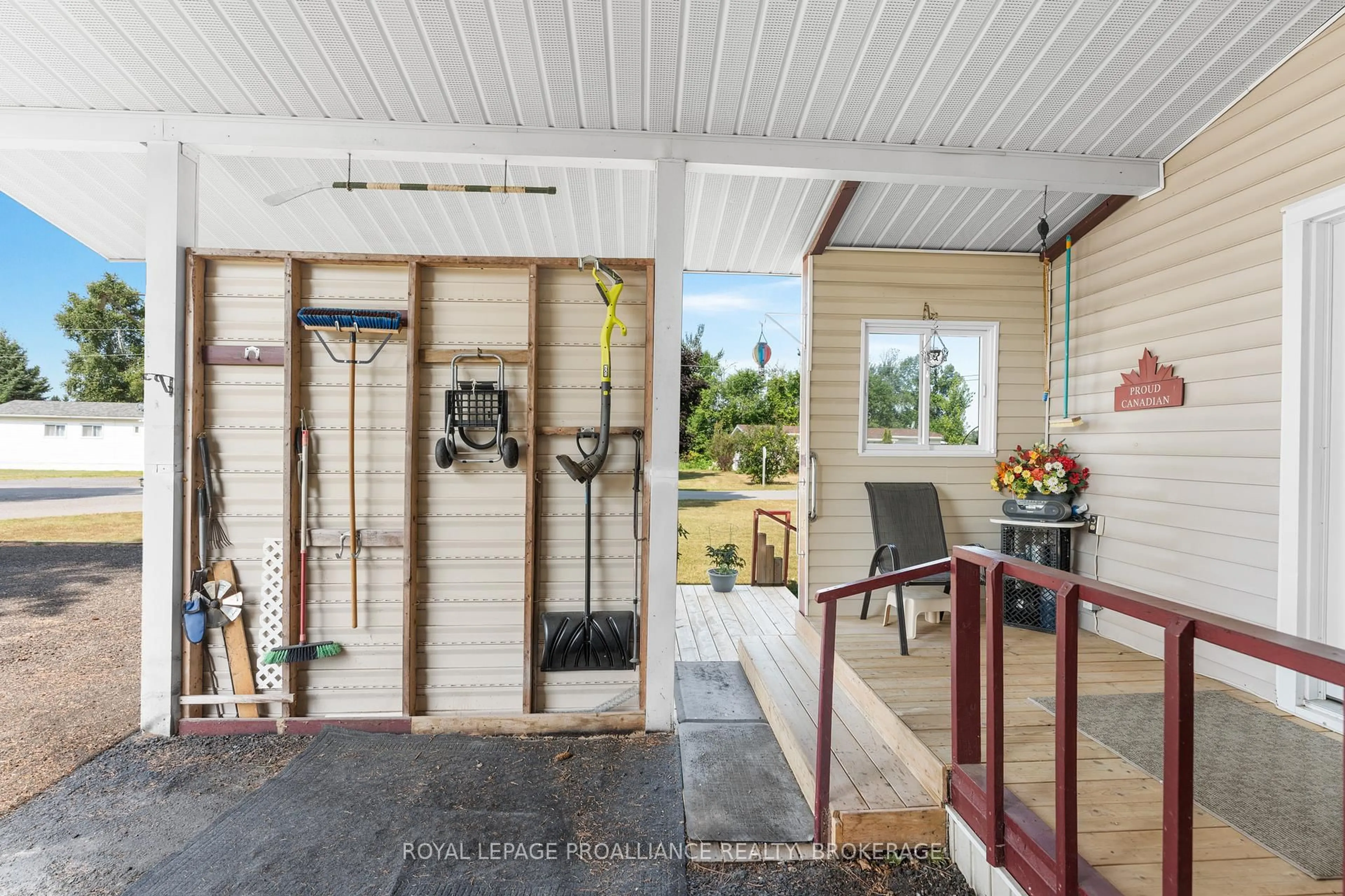 Indoor entryway for 4328 Elm St, Verona Ontario K0H 2W0