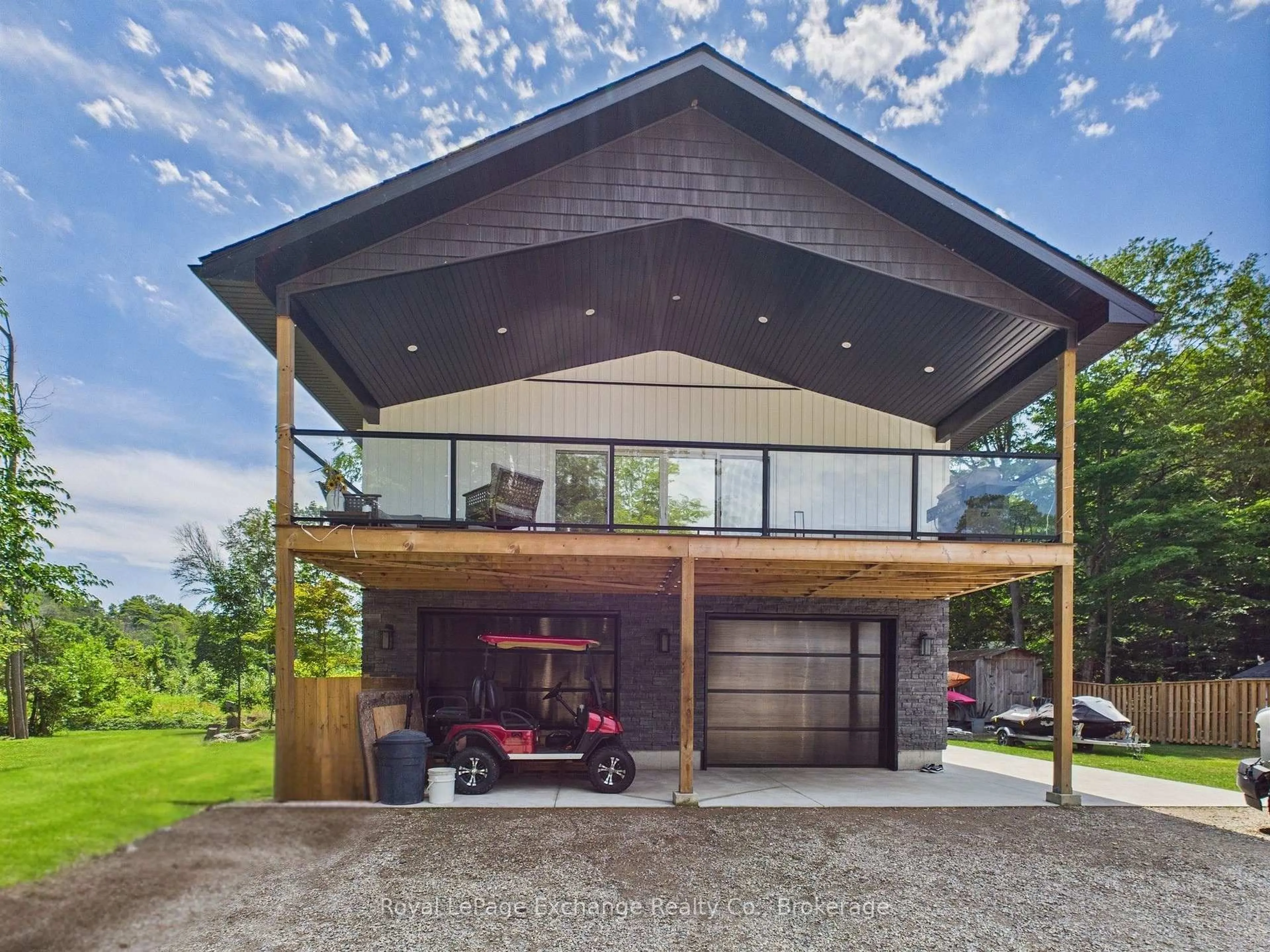 Indoor garage for 127 Hemlock St, Huron-Kinloss Ontario N2Z 2X3