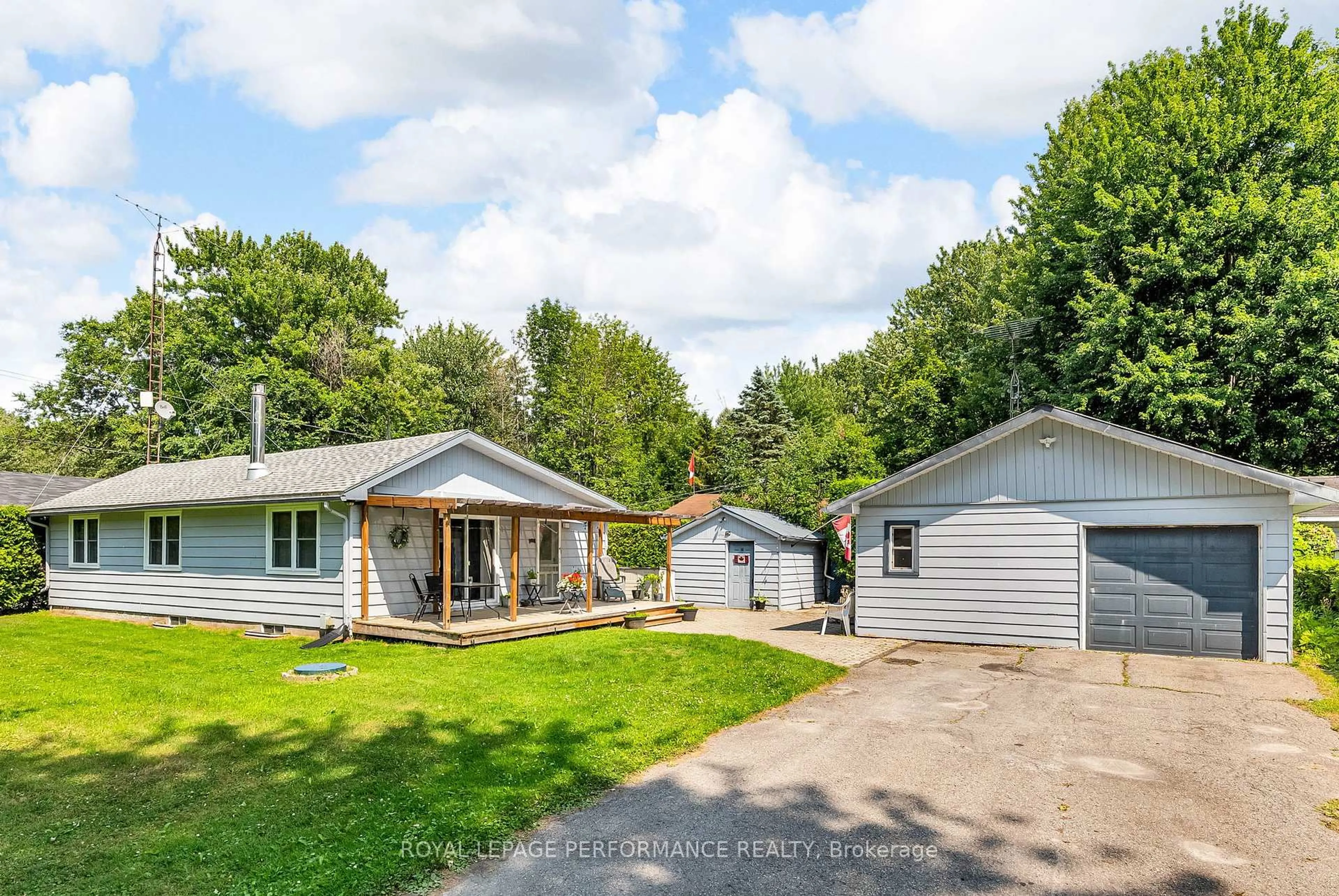 A pic from outside/outdoor area/front of a property/back of a property/a pic from drone, unknown for 21052 Birch Ave, South Glengarry Ontario K0C 1N0