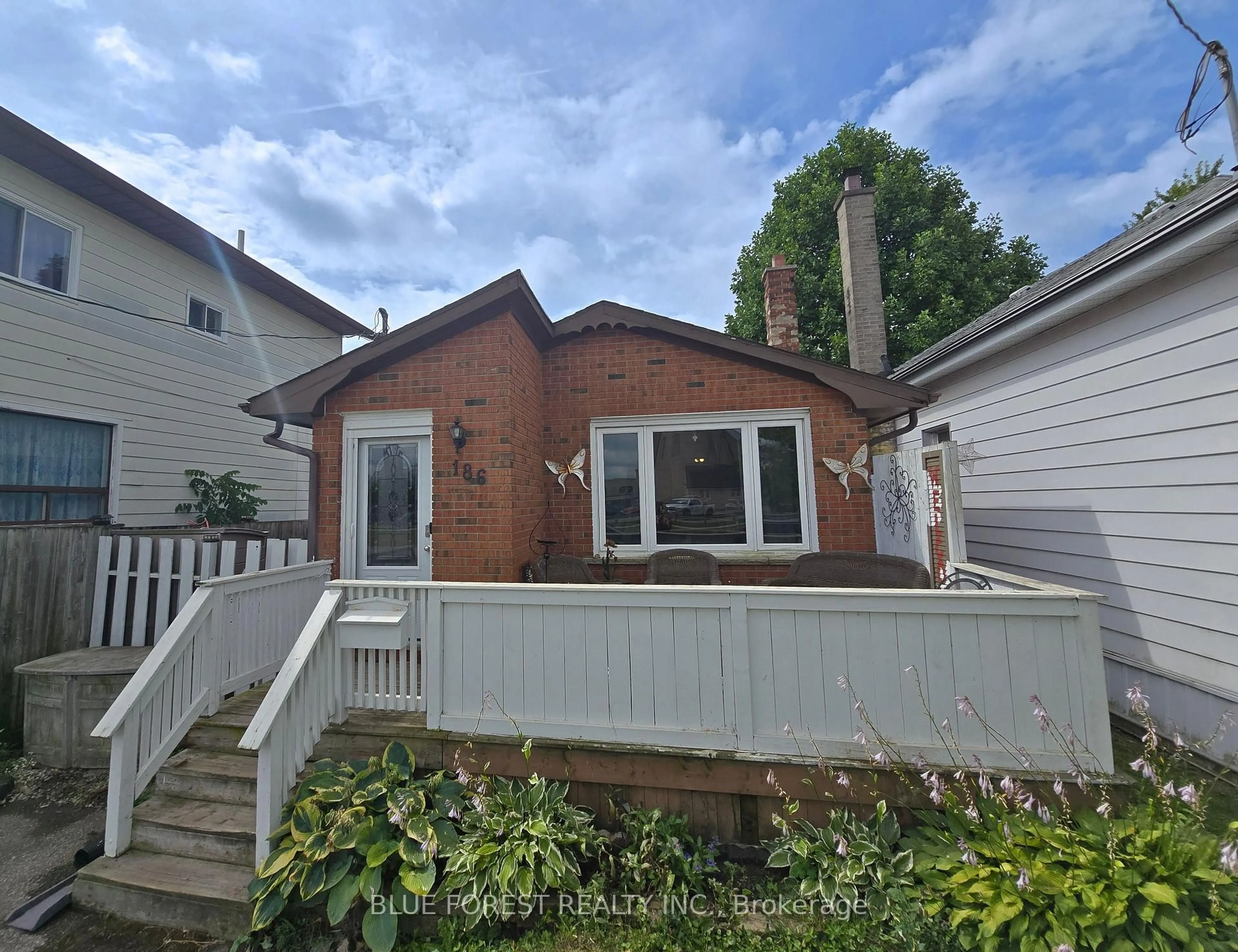 Home with brick exterior material, street for 186 Centre St, St. Thomas Ontario N5R 3A4