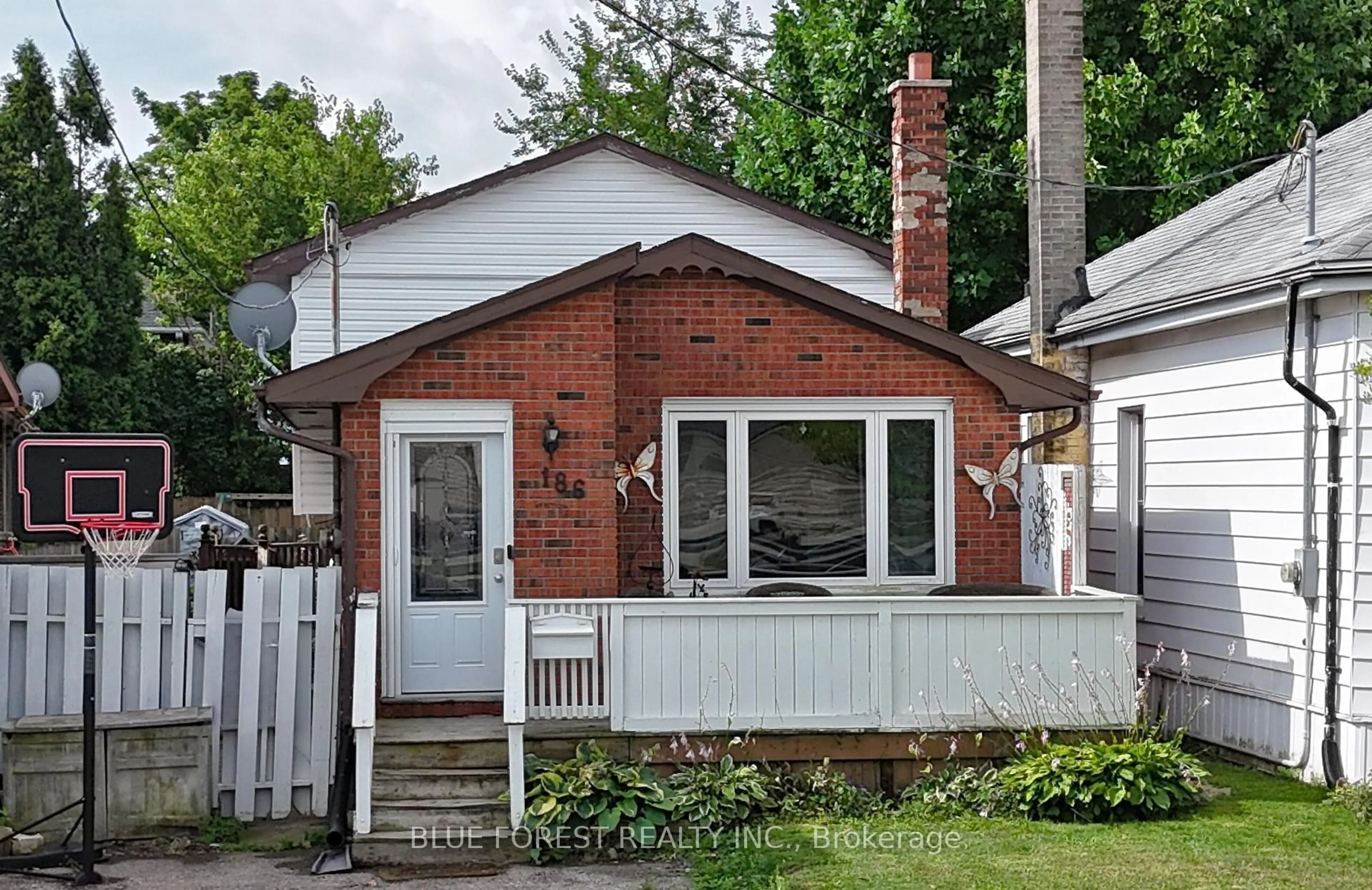Home with brick exterior material, street for 186 Centre St, St. Thomas Ontario N5R 3A4