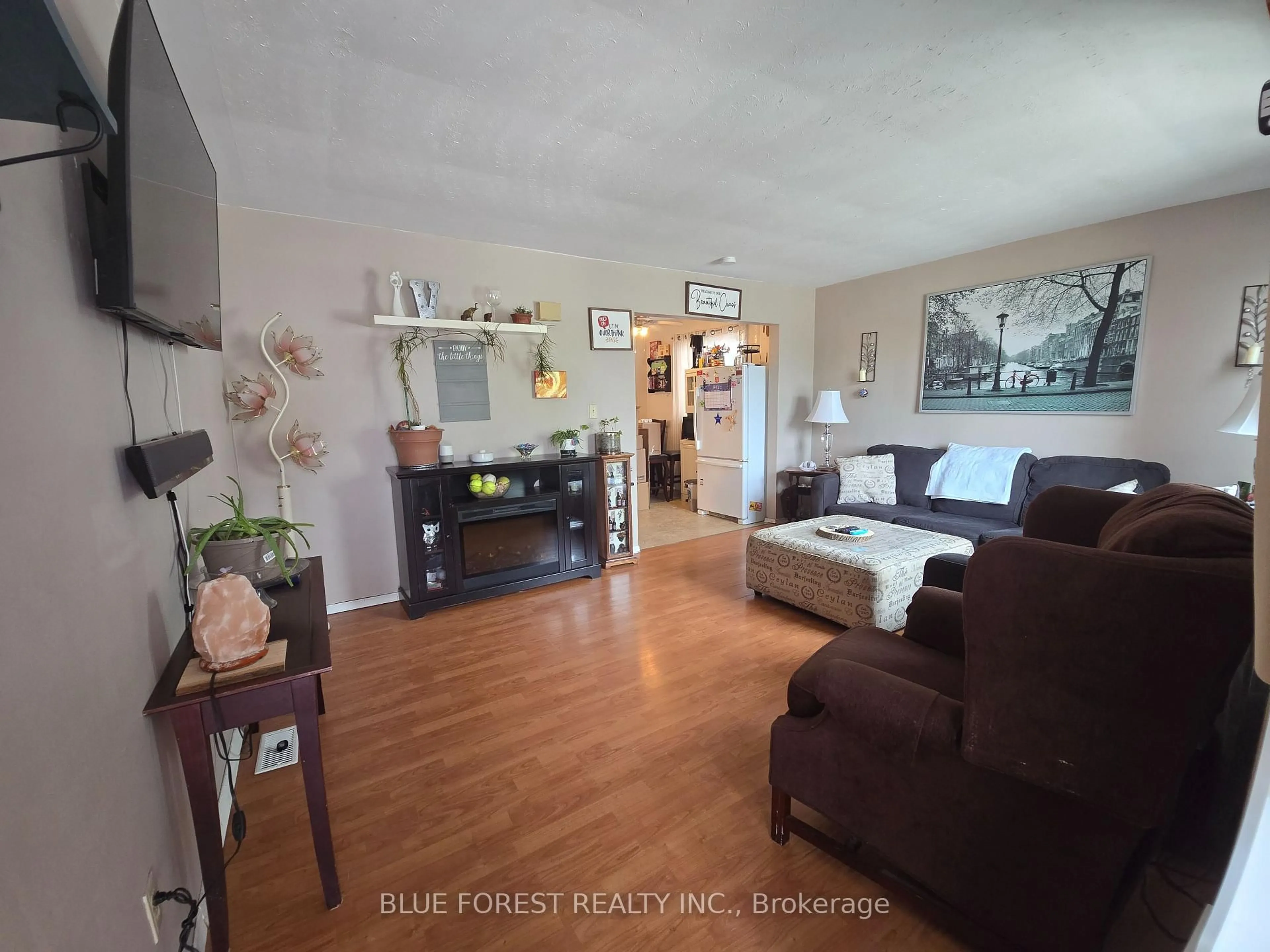 A pic of a room for 186 Centre St, St. Thomas Ontario N5R 3A4