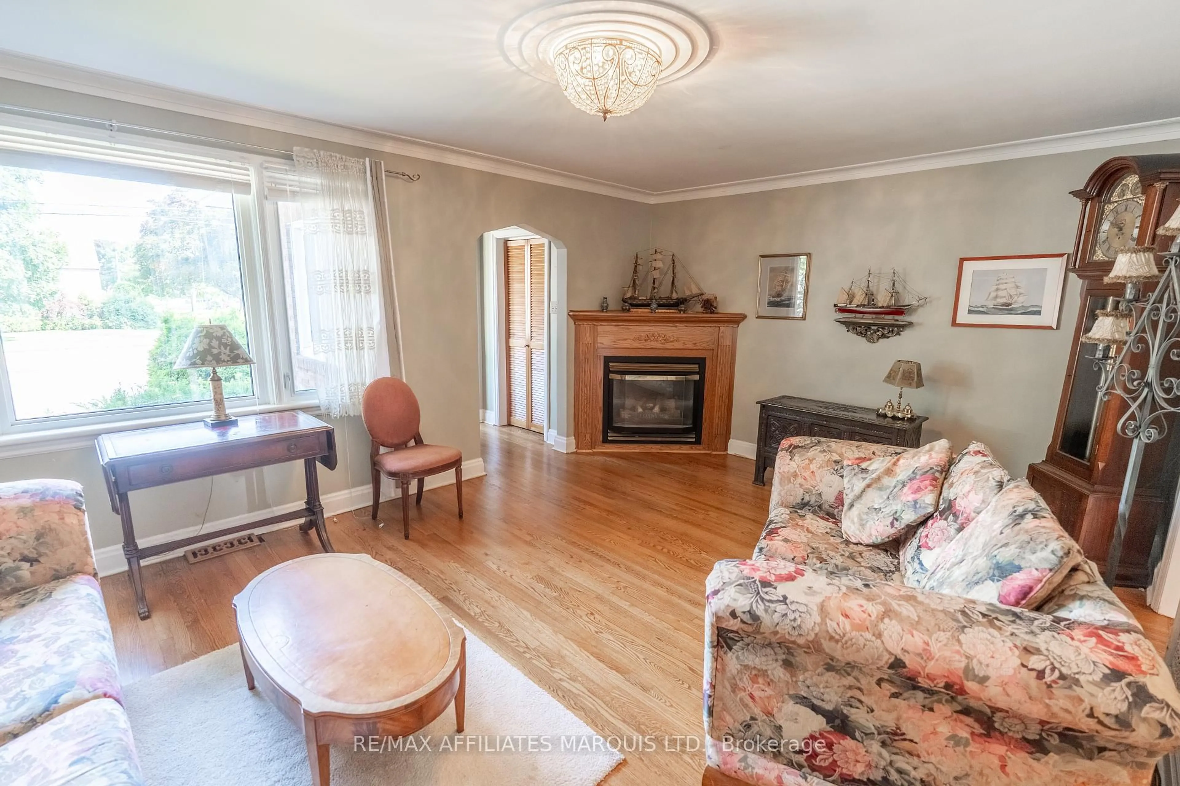 Living room with furniture, wood/laminate floor for 705 Second St, Cornwall Ontario K6H 1Z9