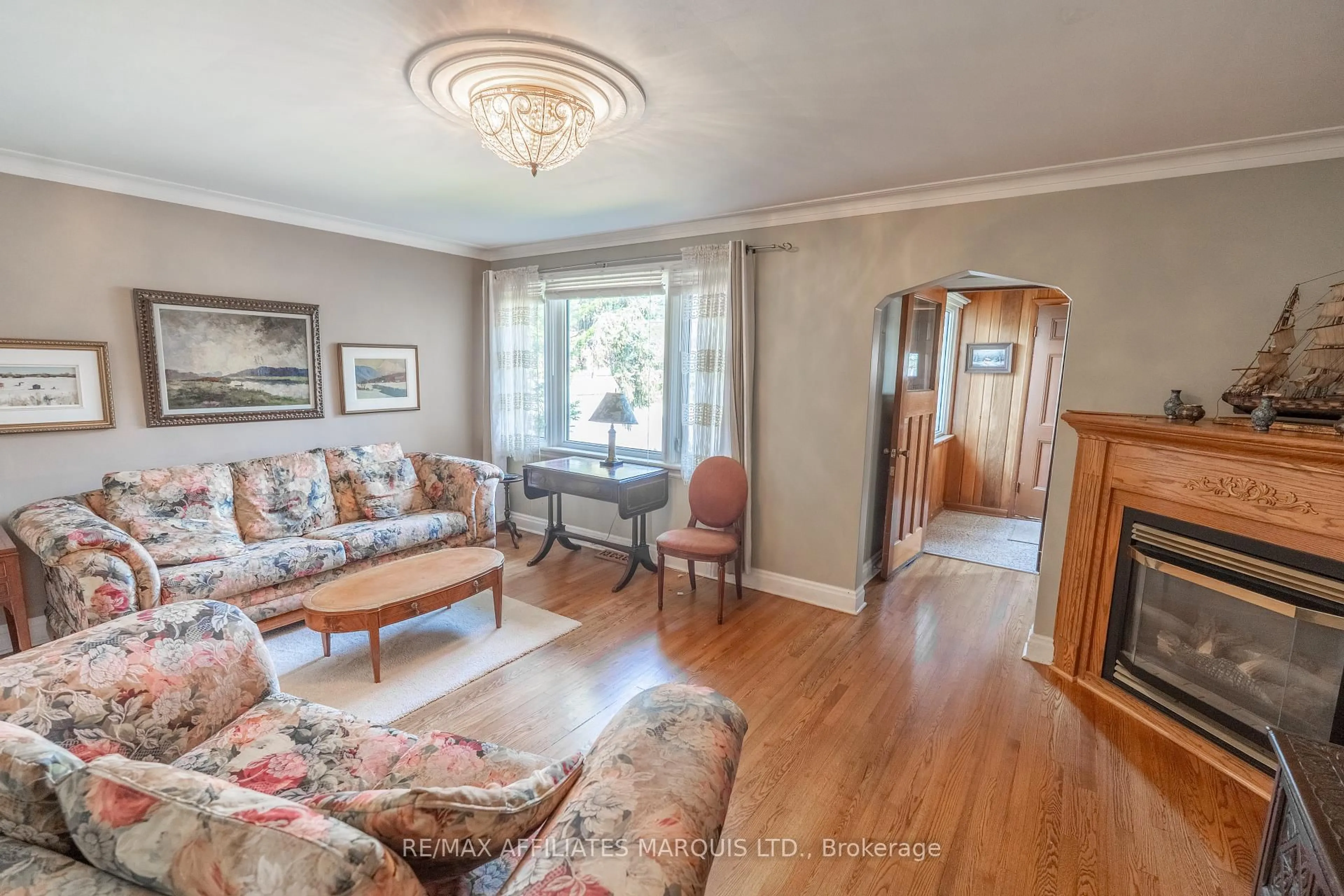 Living room with furniture, wood/laminate floor for 705 Second St, Cornwall Ontario K6H 1Z9