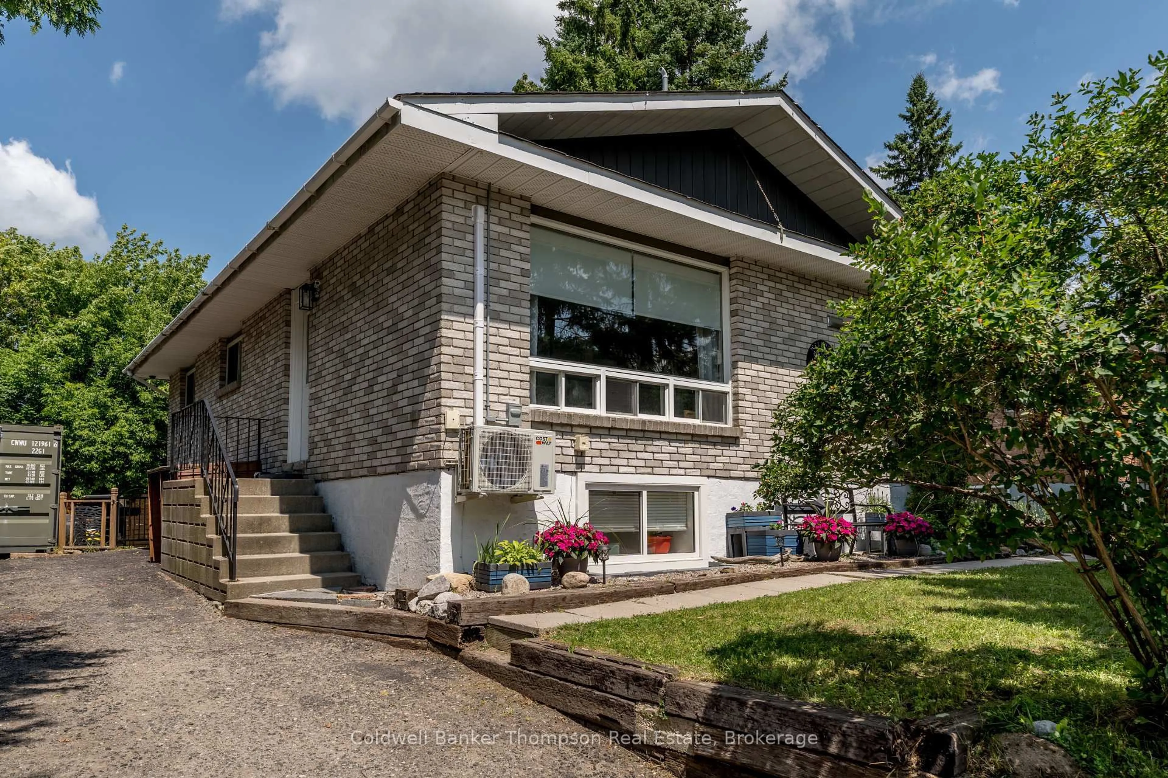 Home with brick exterior material, street for 38 Susan St, Huntsville Ontario P1H 1X2