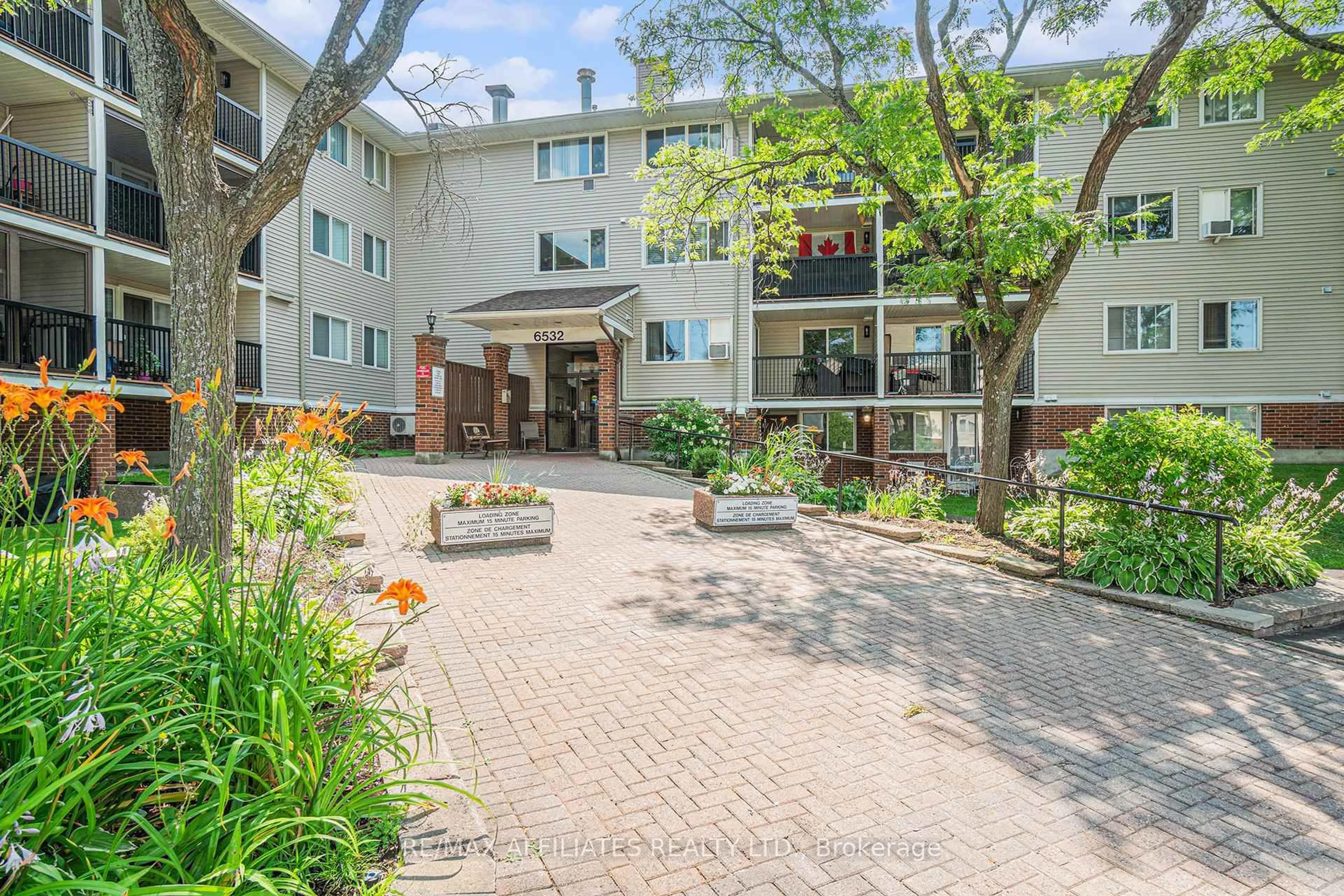 Patio, unknown for 6532 Bilberry Dr #114, Ottawa Ontario K1C 4N9
