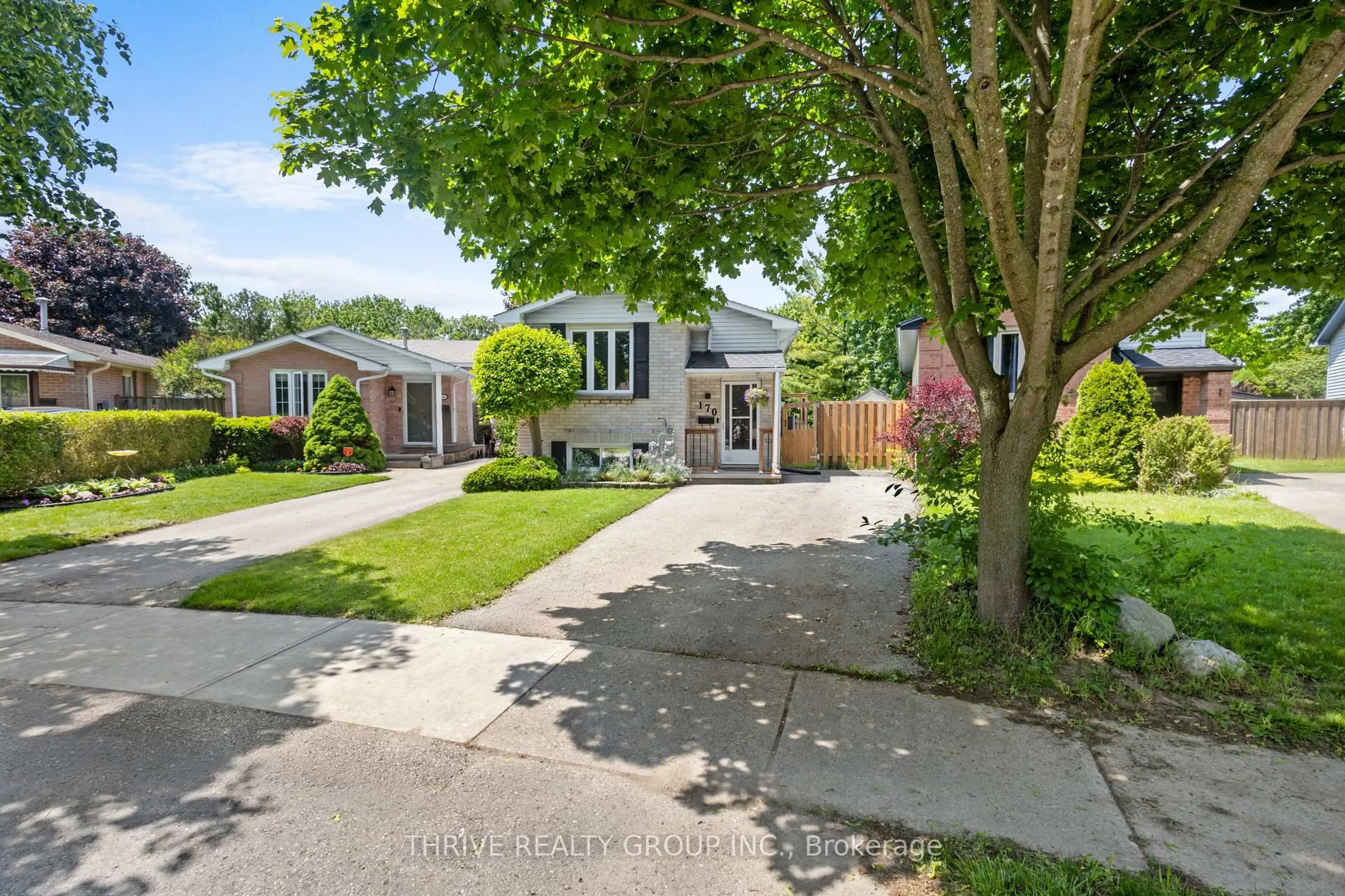 A pic from outside/outdoor area/front of a property/back of a property/a pic from drone, street for 170 Olympic Cres, London North Ontario N6G 3P7