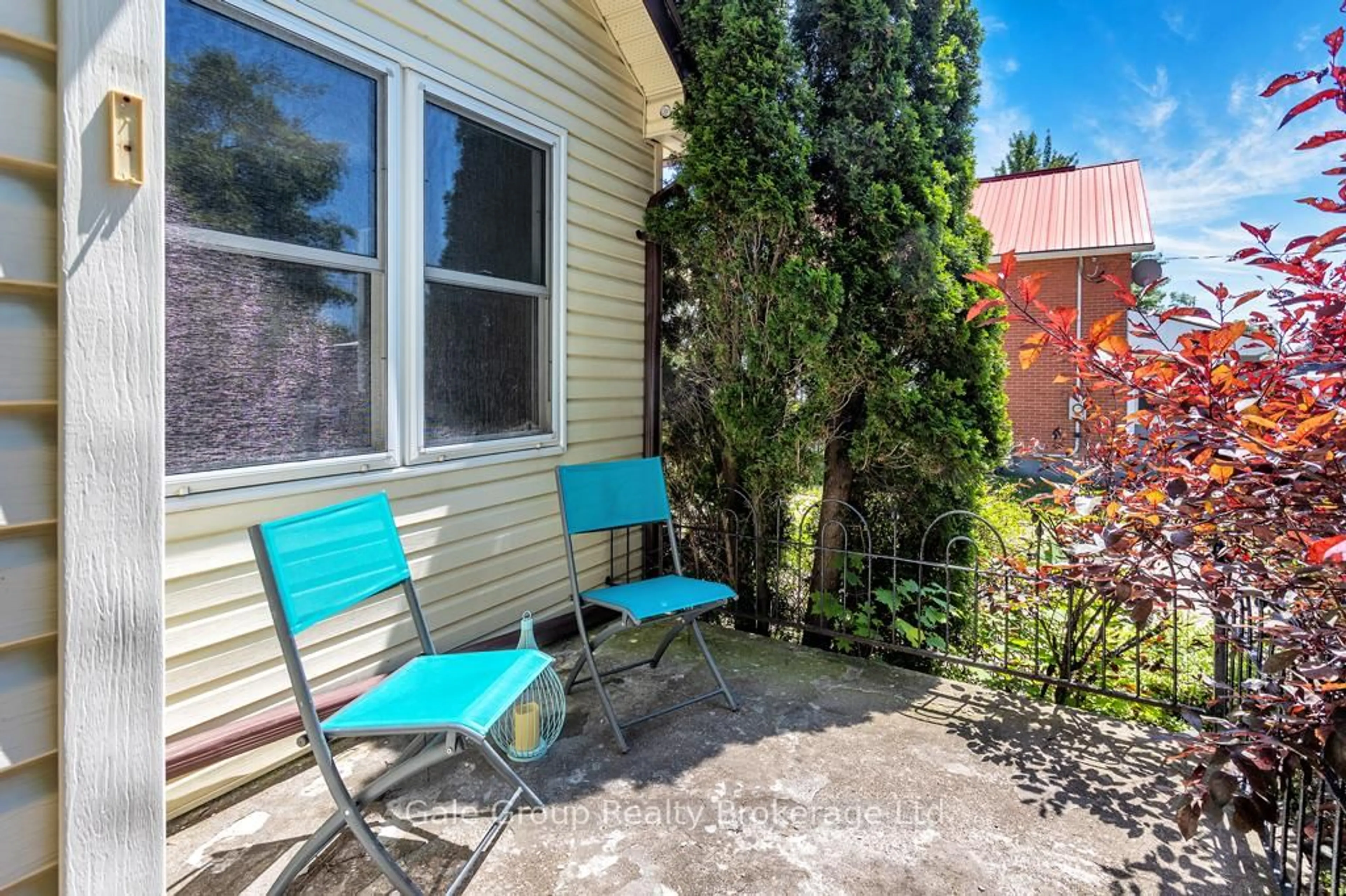Patio, street for 253 John St, Aylmer Ontario N5H 2B2