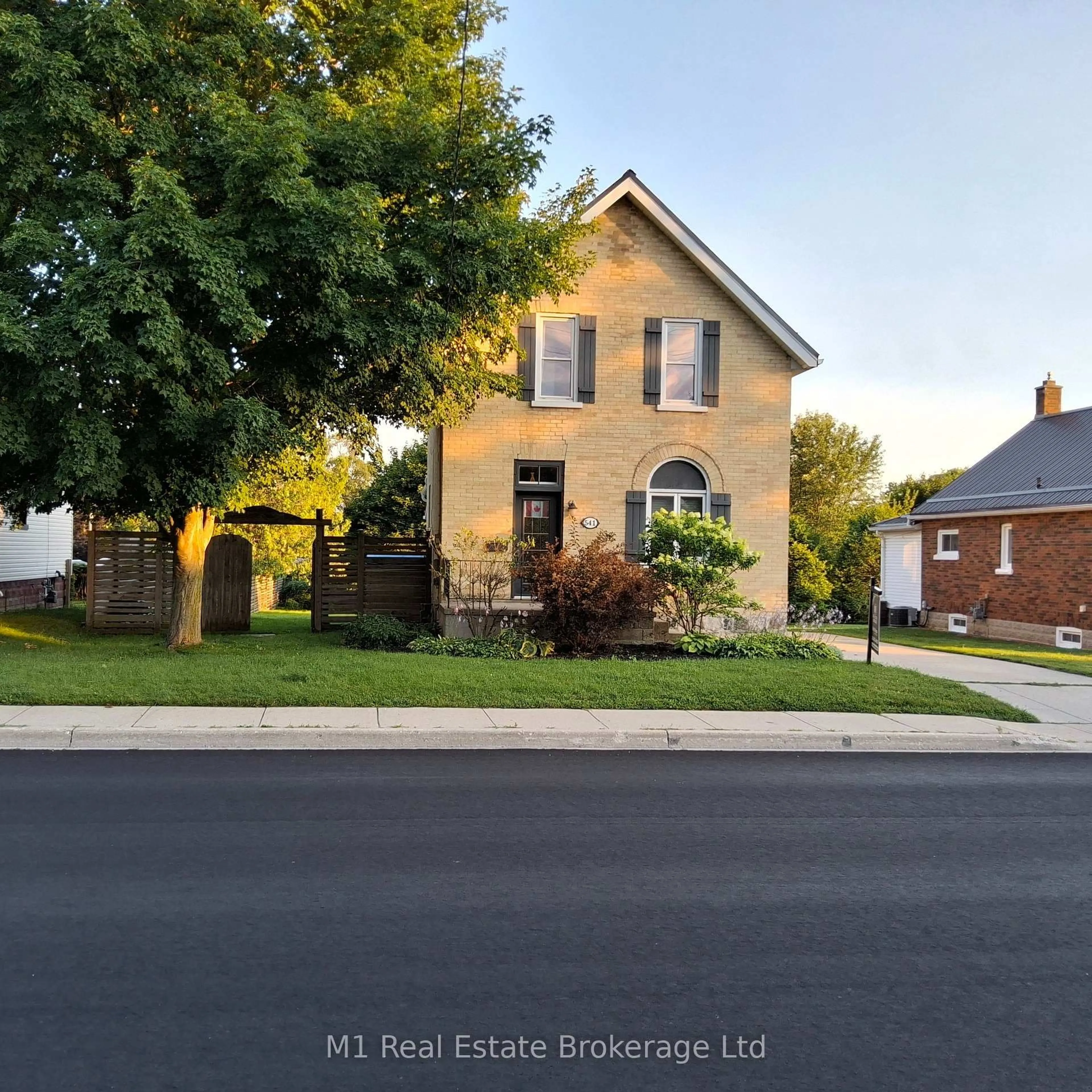 Home with brick exterior material, street for 541 9th St, Hanover Ontario N4N 1M3