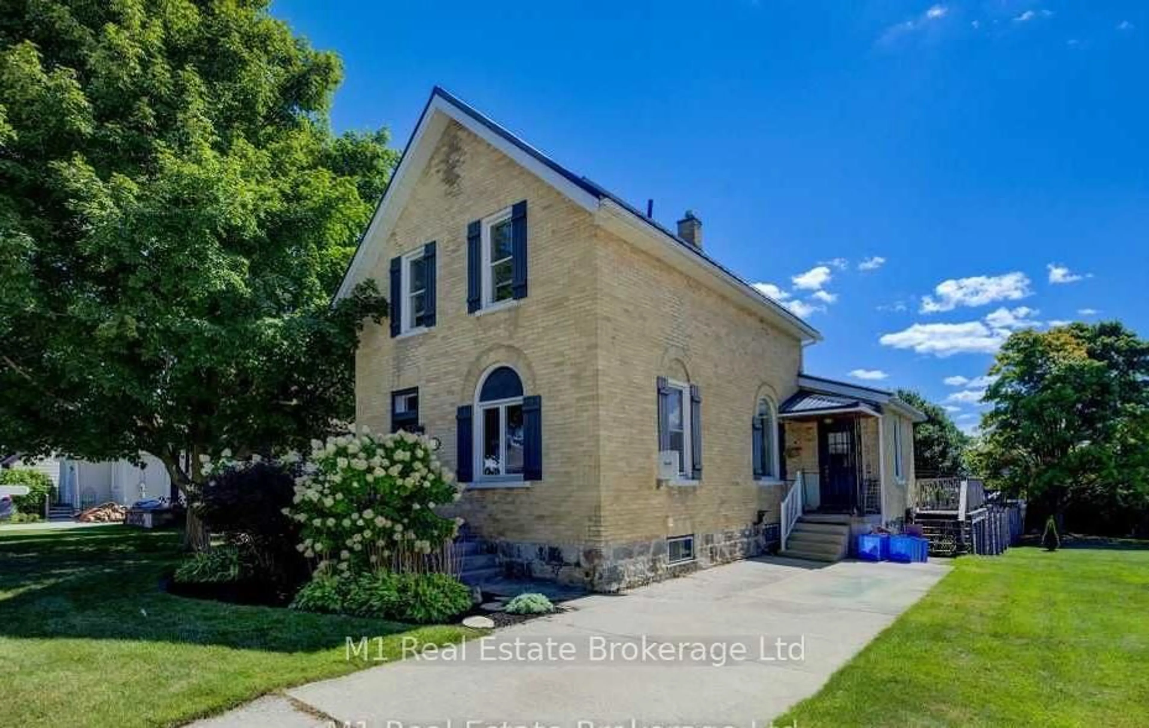 Home with brick exterior material, street for 541 9th St, Hanover Ontario N4N 1M3