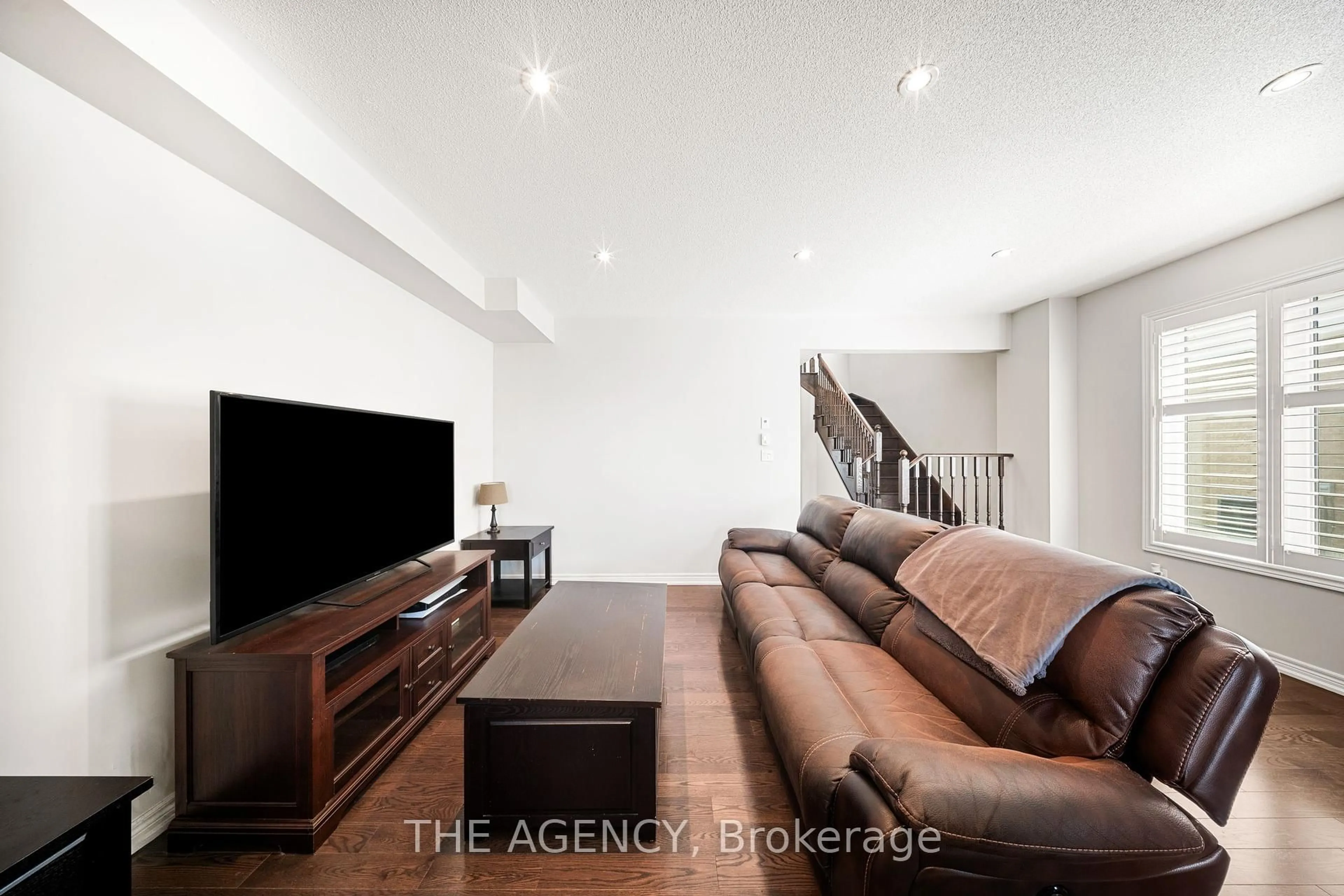 Home theater for 10 Barlow Pl, Brant Ontario N3L 0G8