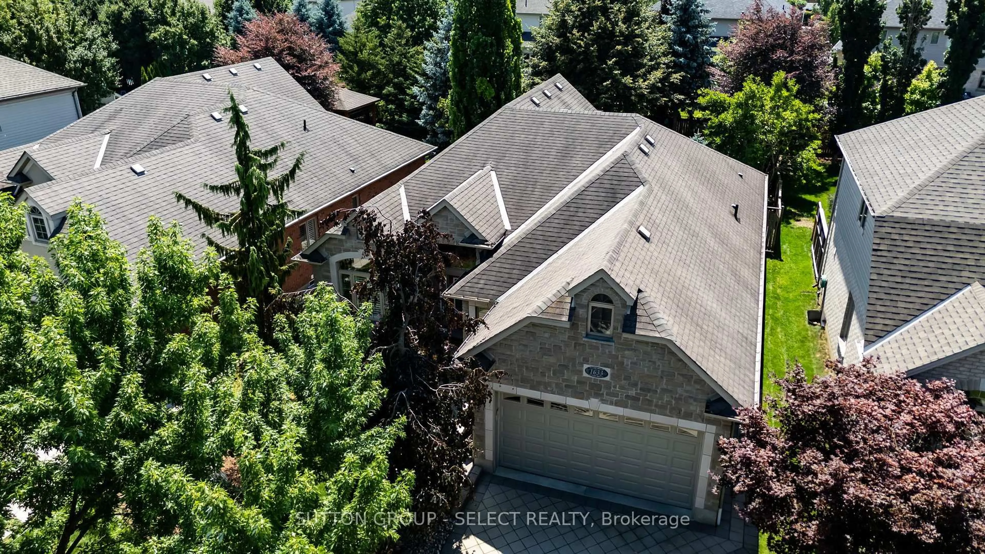 A pic from outside/outdoor area/front of a property/back of a property/a pic from drone, street for 1633 Kirkpatrick Way, London South Ontario N6K 5A1