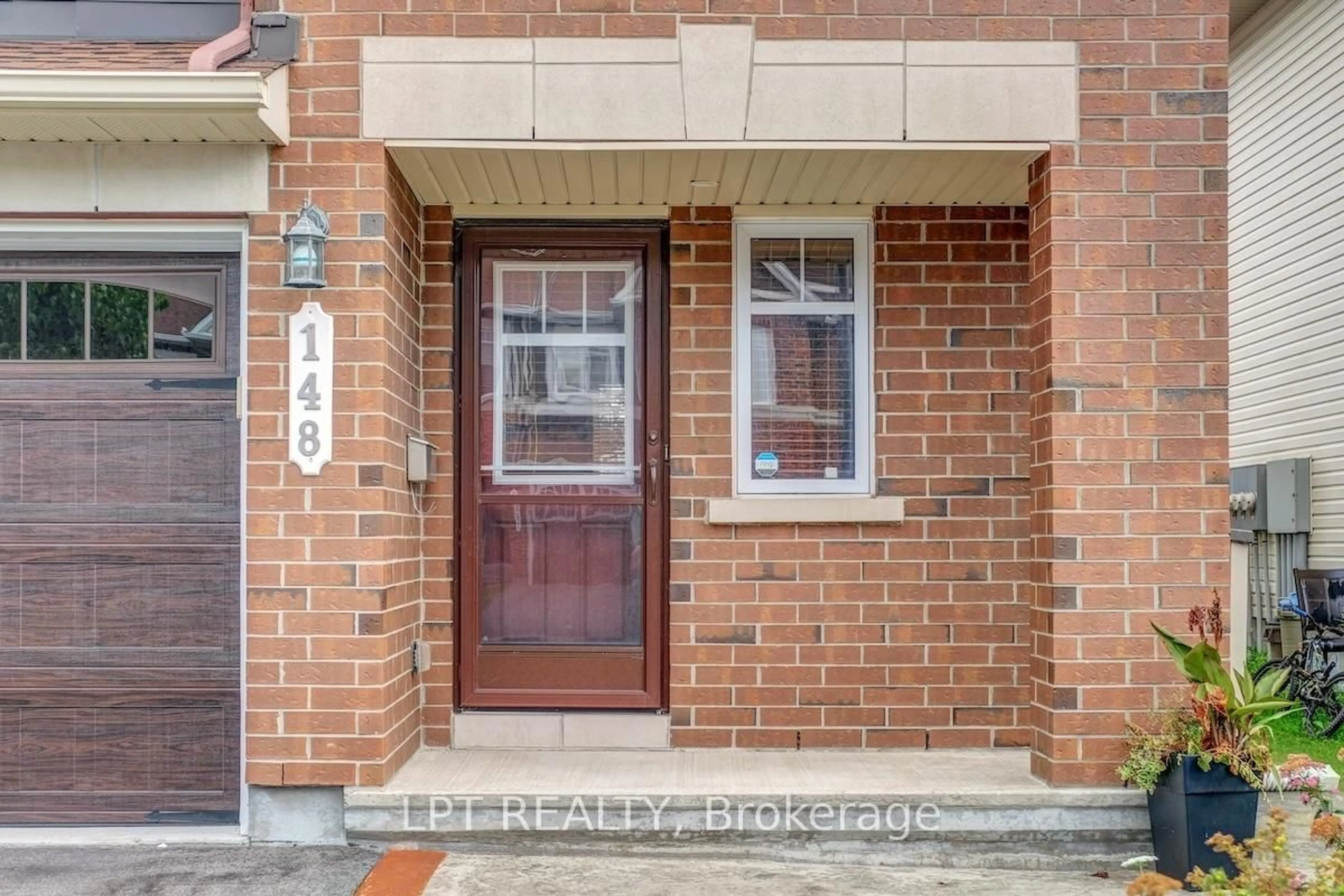 Indoor entryway for 148 Waterfern Way, Ottawa Ontario K4A 0T4