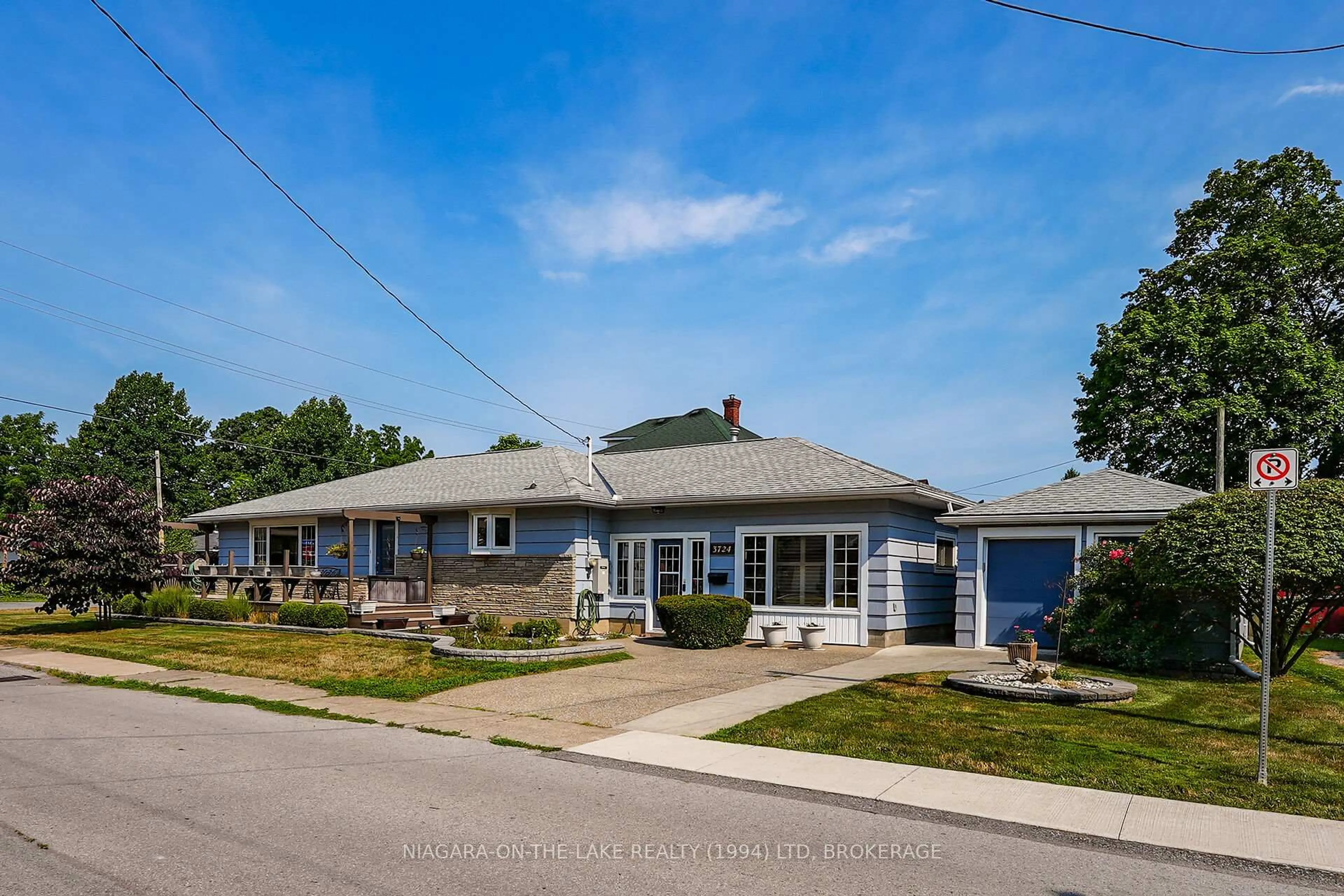 A pic from outside/outdoor area/front of a property/back of a property/a pic from drone, street for 3724 Hershey St, Fort Erie Ontario L0S 1N0
