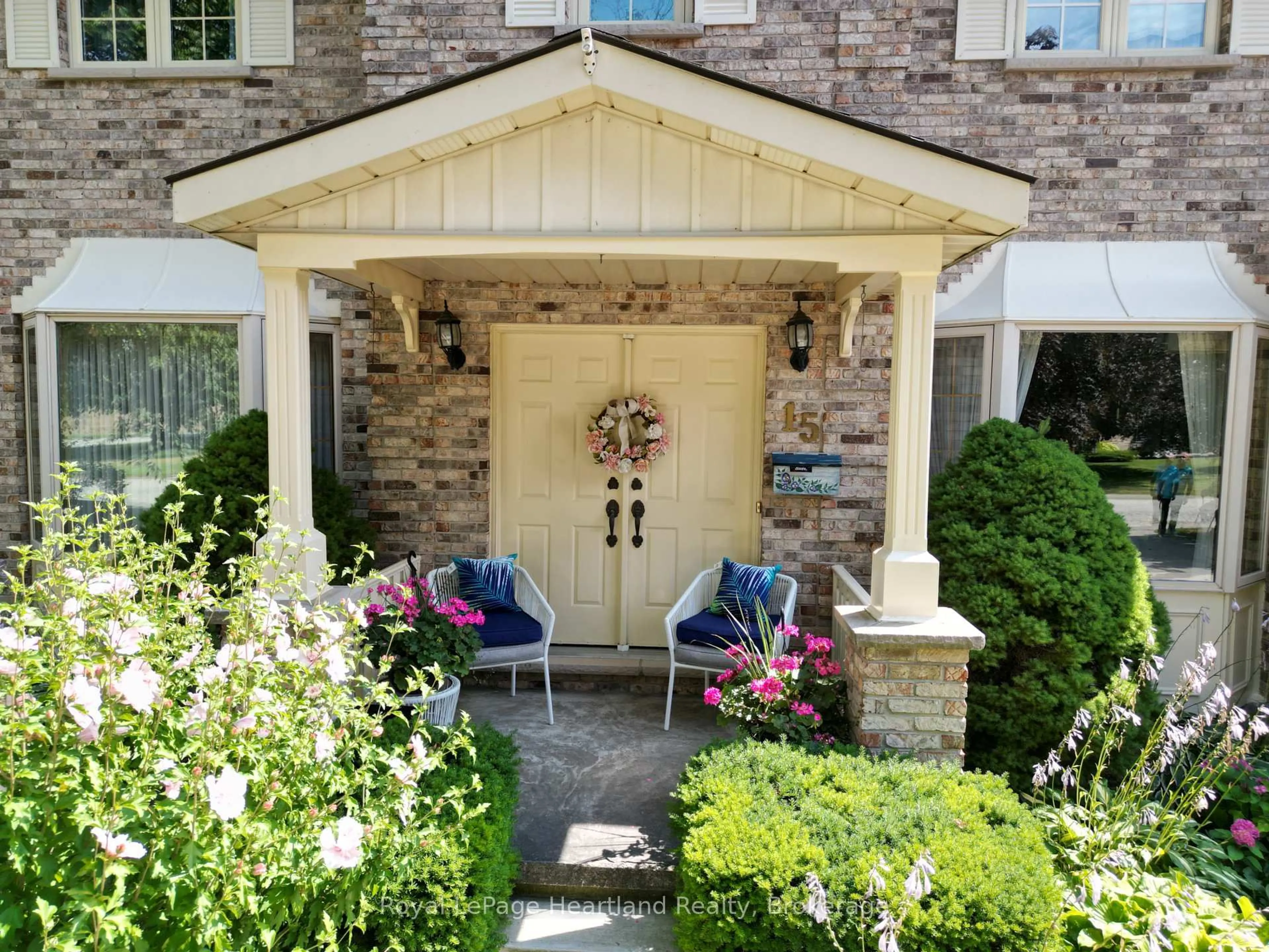 Indoor entryway for 15 Kingscourt Cres, South Huron Ontario N0M 1S1