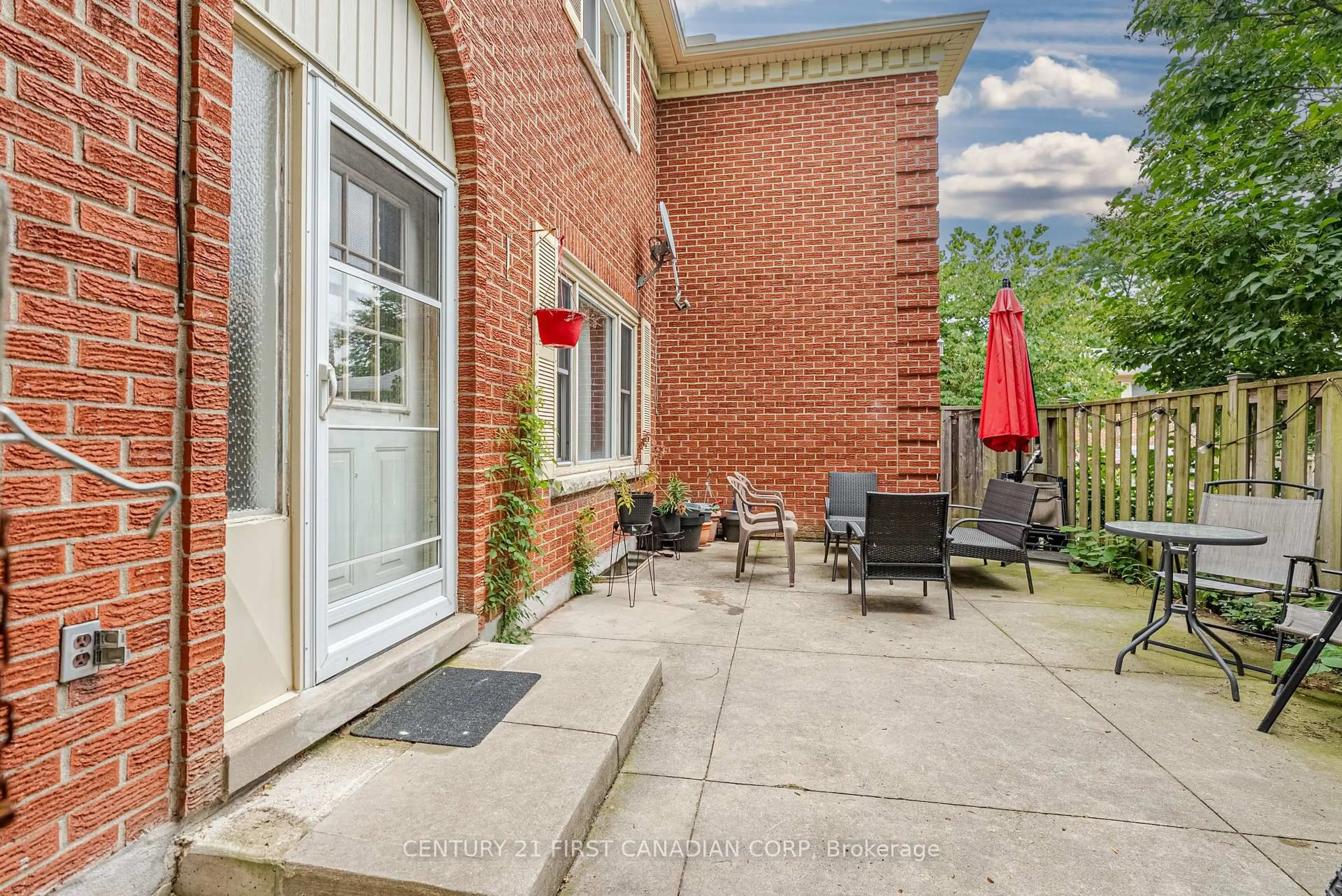Patio, street for 360 Homestead Crt #8, London North Ontario N6G 2E9