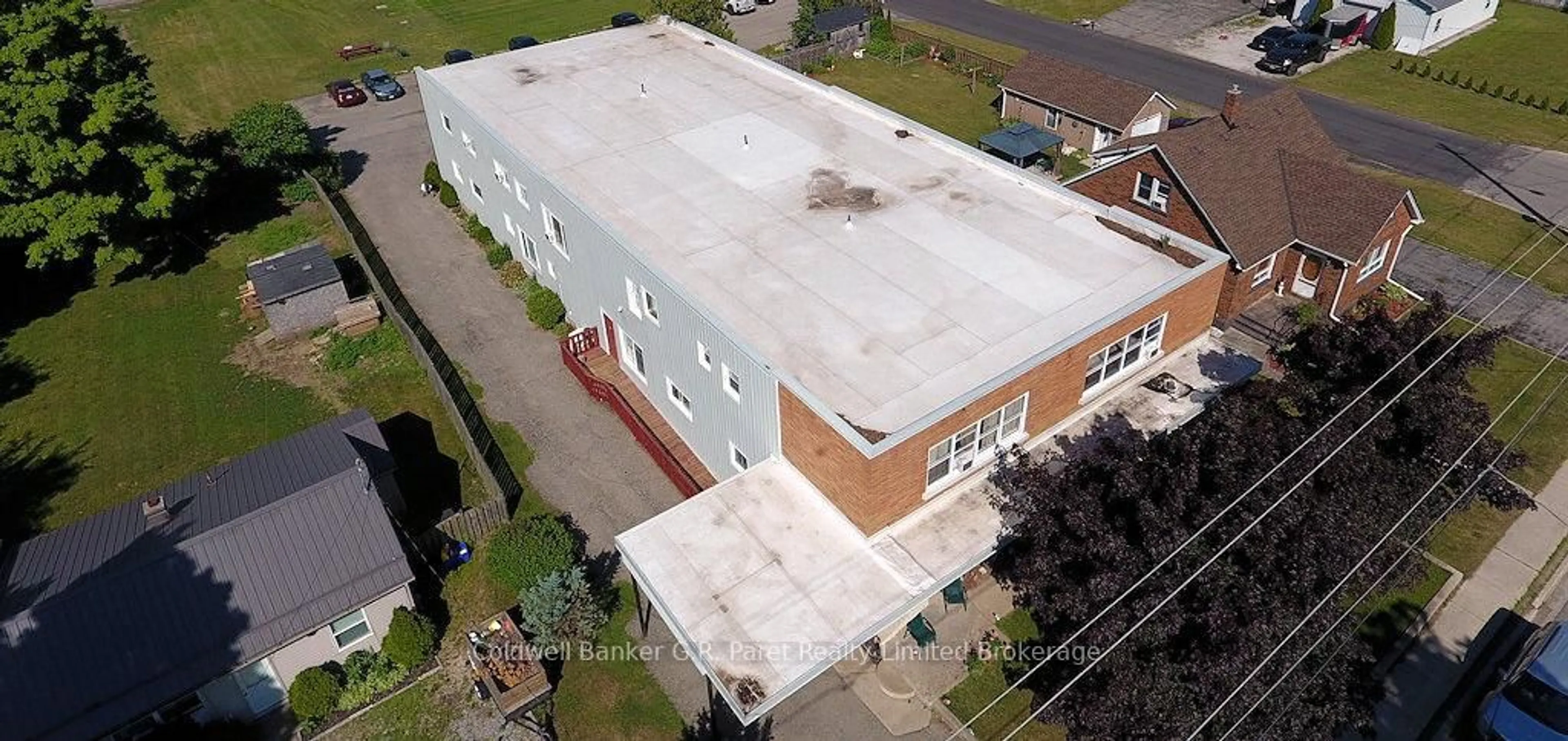 A pic from outside/outdoor area/front of a property/back of a property/a pic from drone, building for 52 Queen St, Norfolk Ontario N0E 1G0