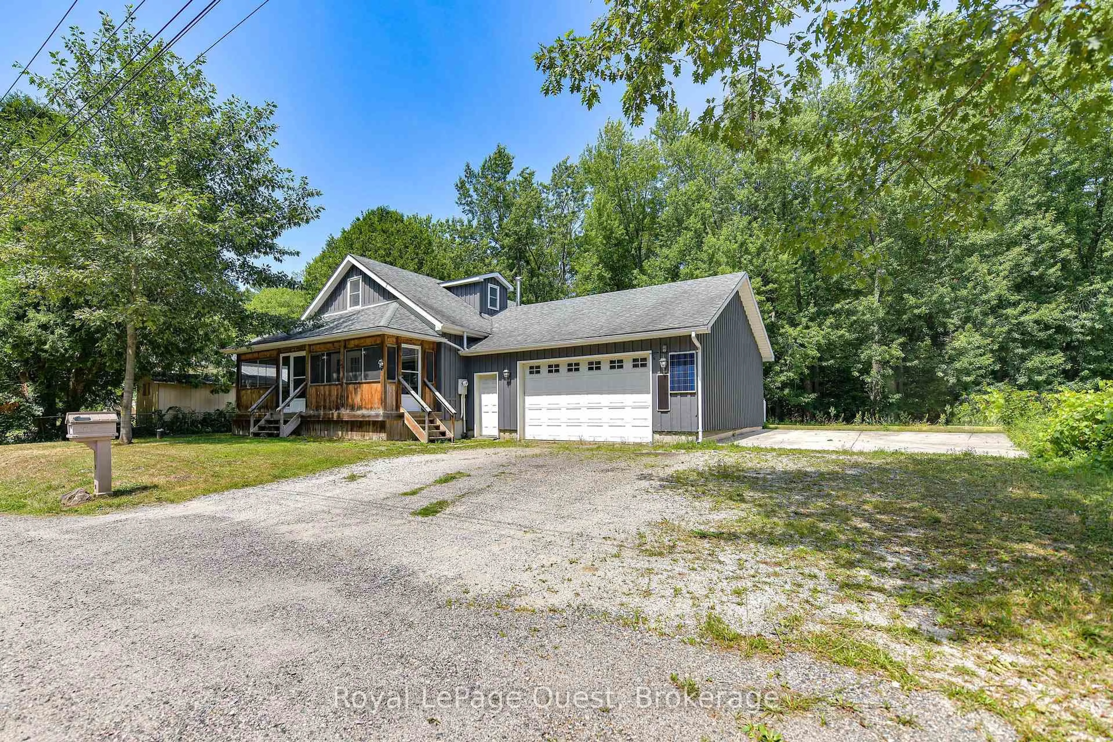 A pic from outside/outdoor area/front of a property/back of a property/a pic from drone, street for 1046 Southwood Rd, Gravenhurst Ontario P0E 1N0