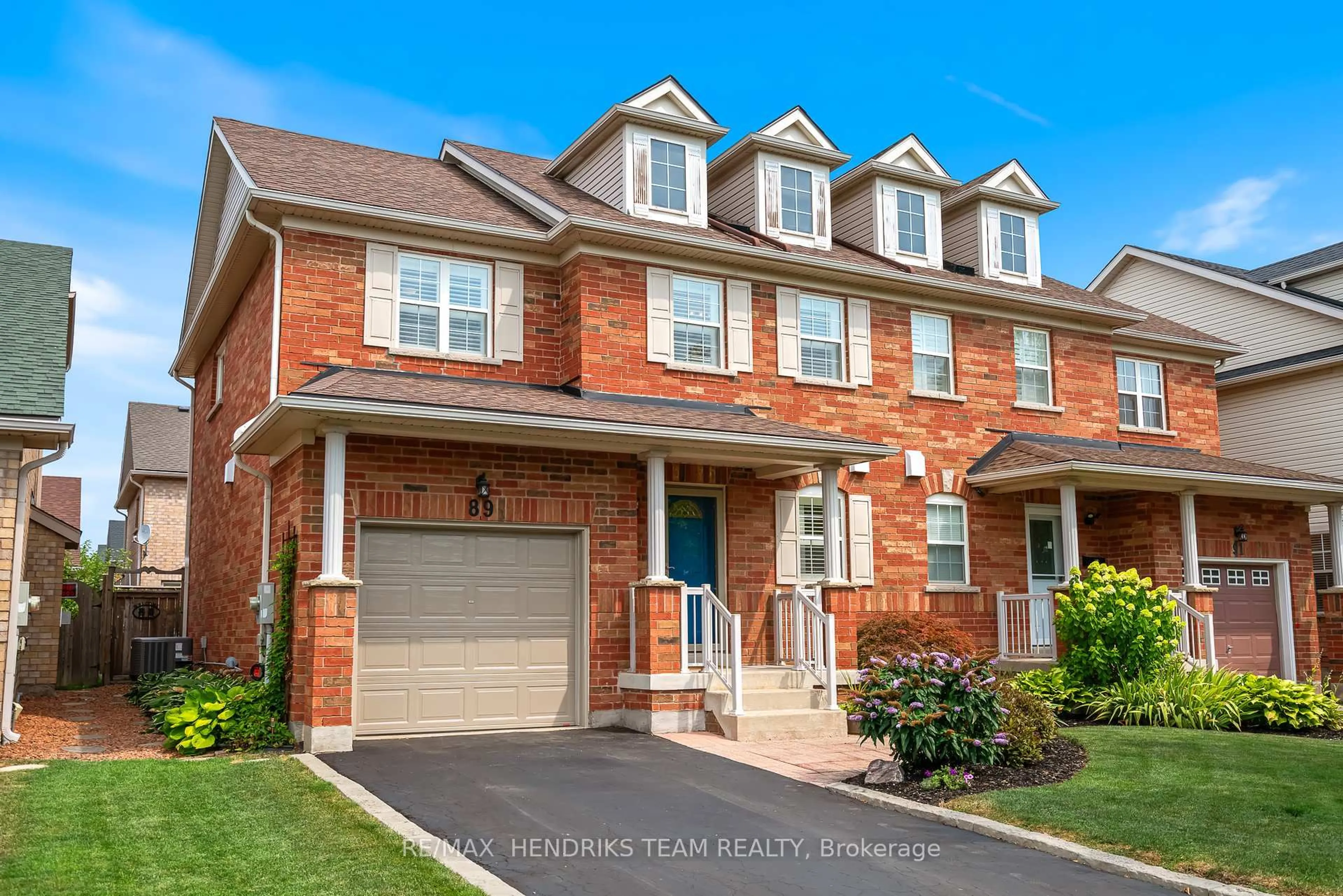 Home with brick exterior material, street for 89 Young Cres, Niagara-on-the-Lake Ontario L0S 1J0