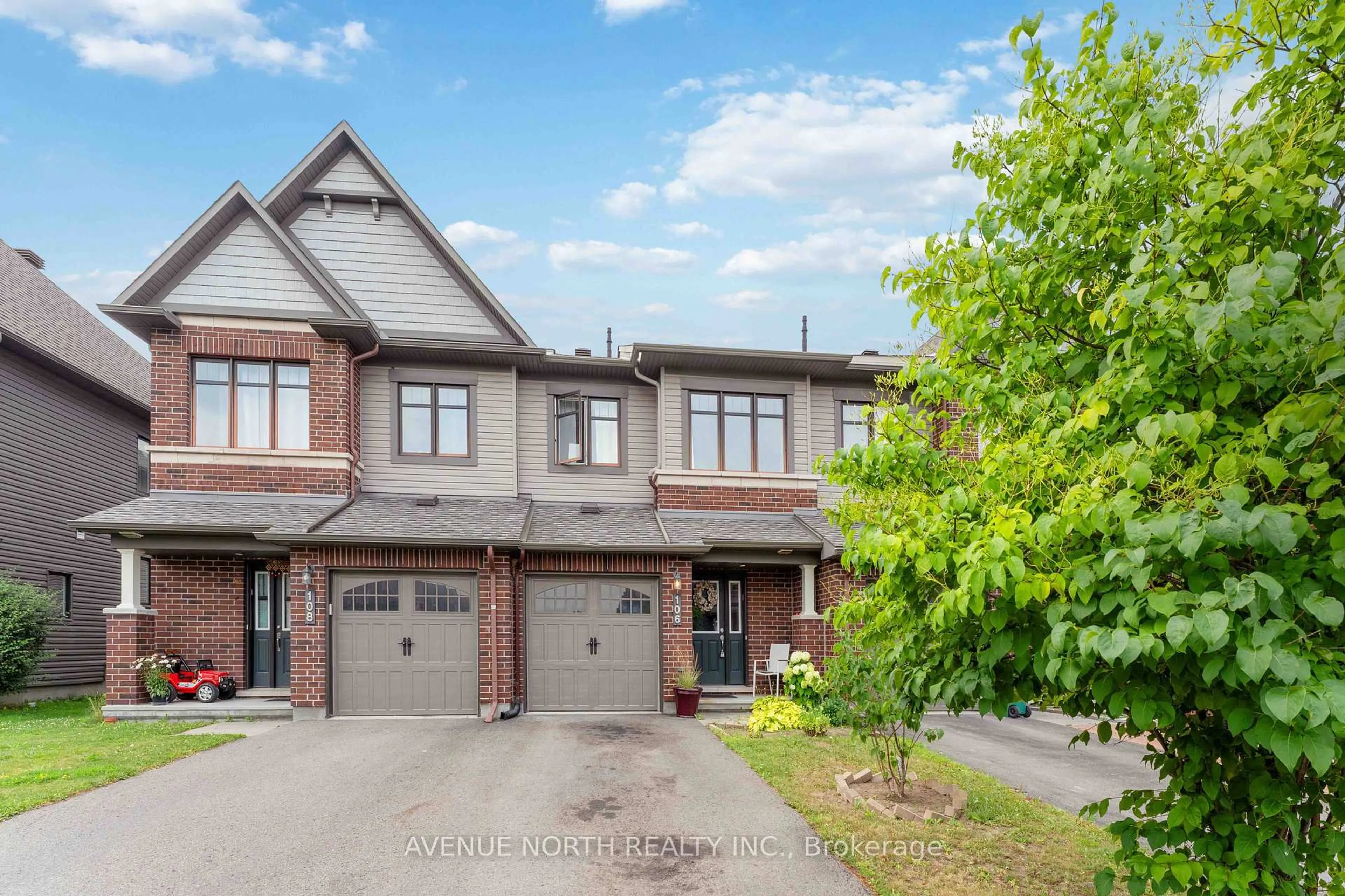 A pic from outside/outdoor area/front of a property/back of a property/a pic from drone, street for 106 Nacarat St, Ottawa Ontario K4A 1B1