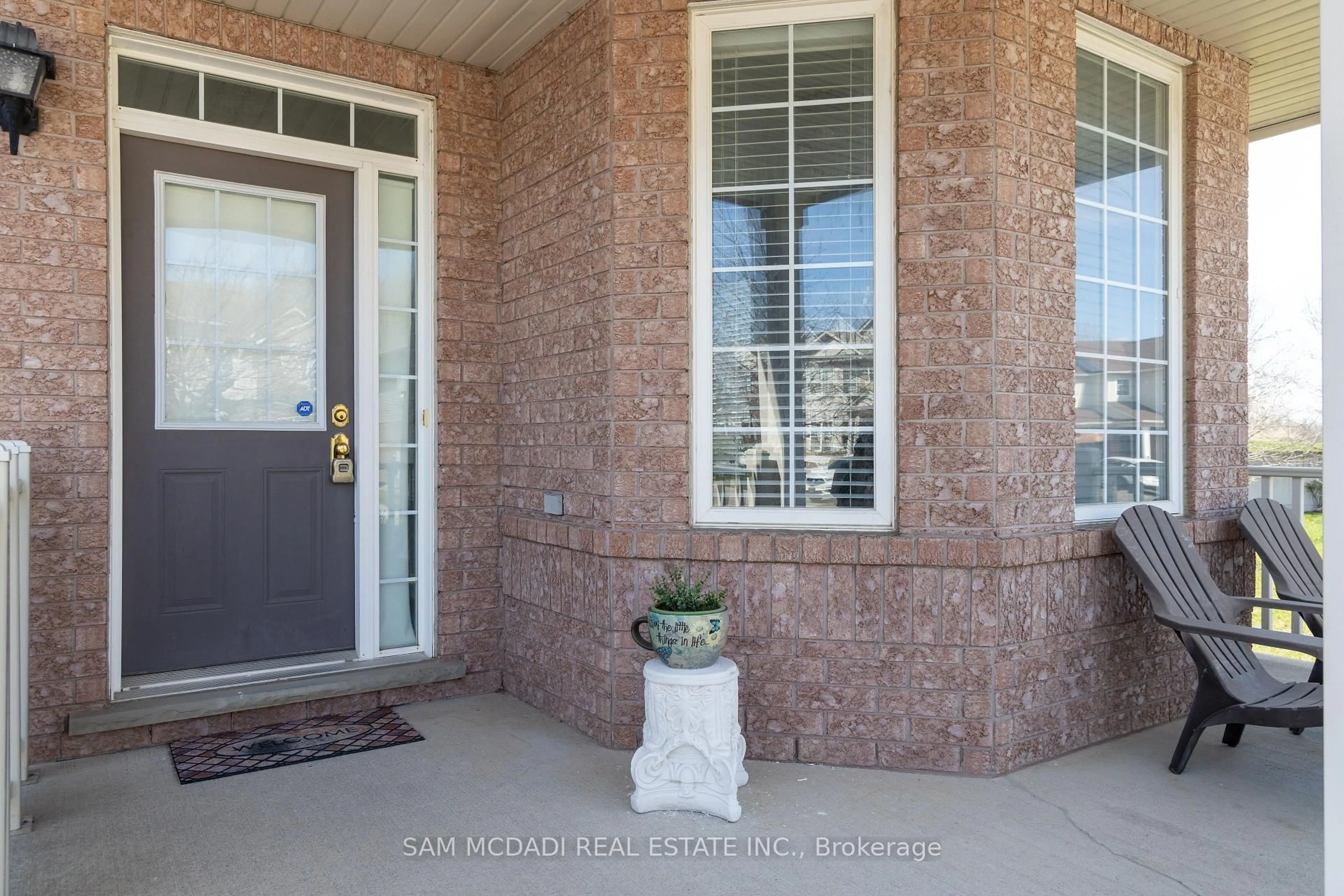 Indoor entryway for 19 Jenner Crt, Cambridge Ontario N1T 2B5