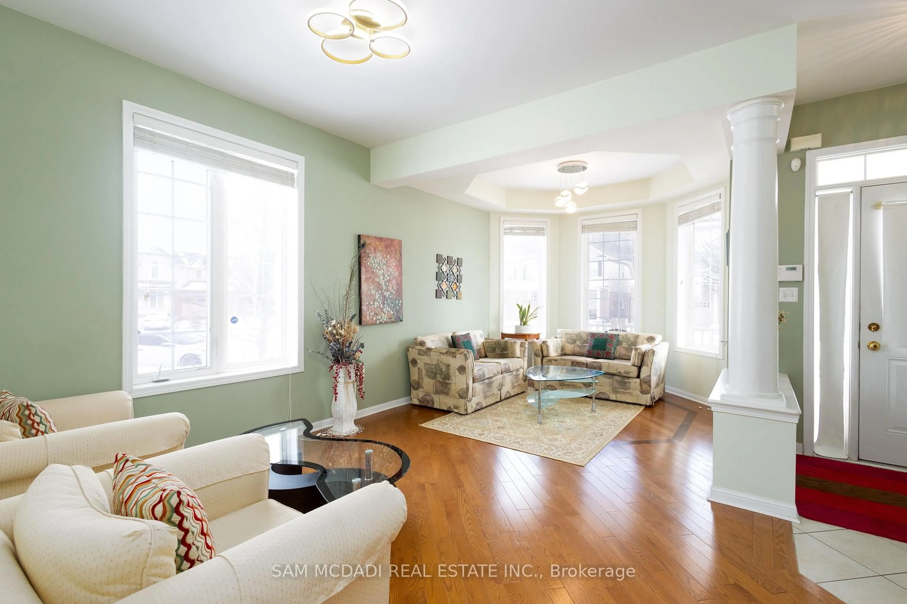 Living room with furniture, unknown for 19 Jenner Crt, Cambridge Ontario N1T 2B5