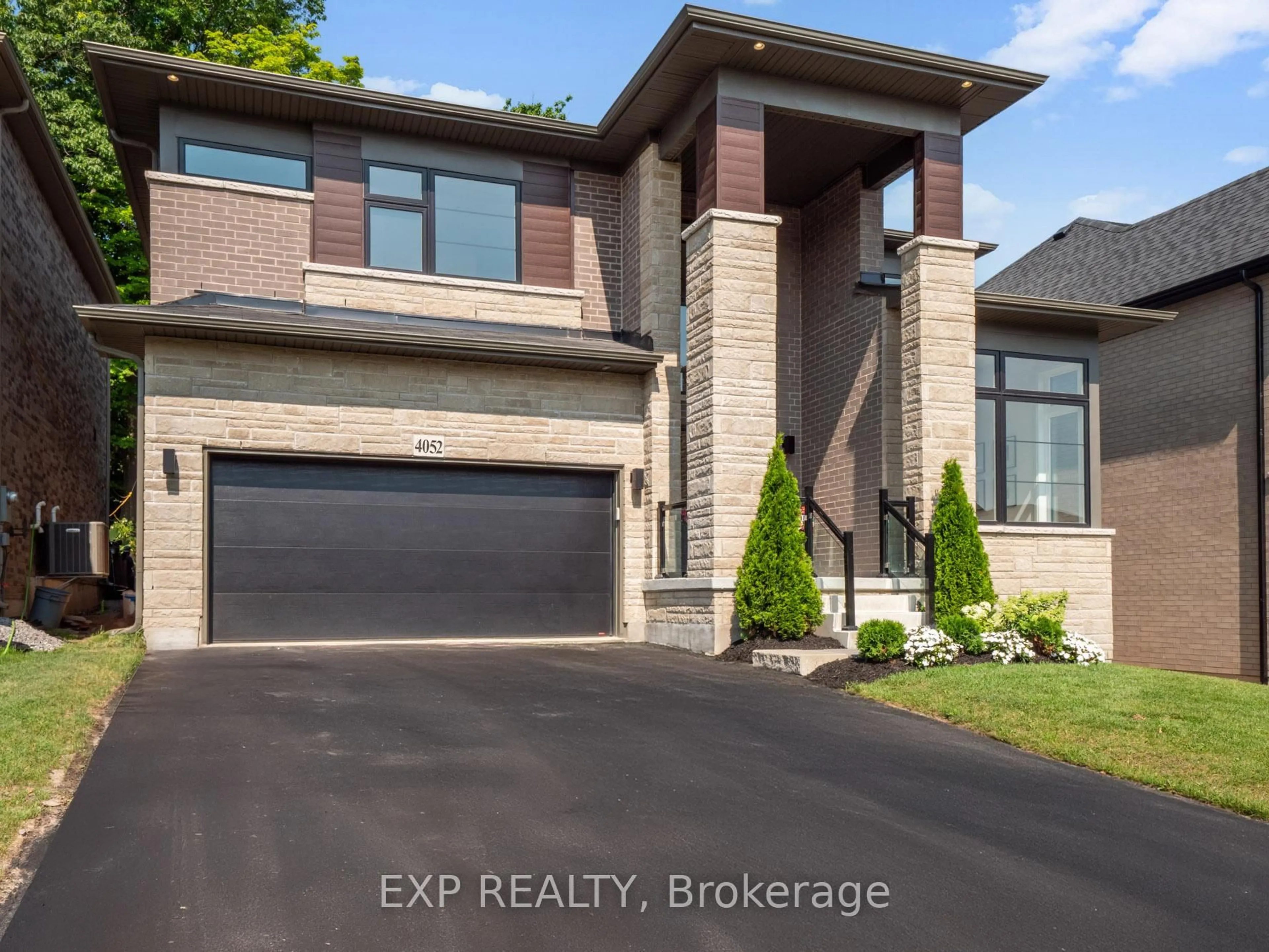 Home with brick exterior material, street for 4052 Highland Park Dr, Lincoln Ontario L0R 1B4