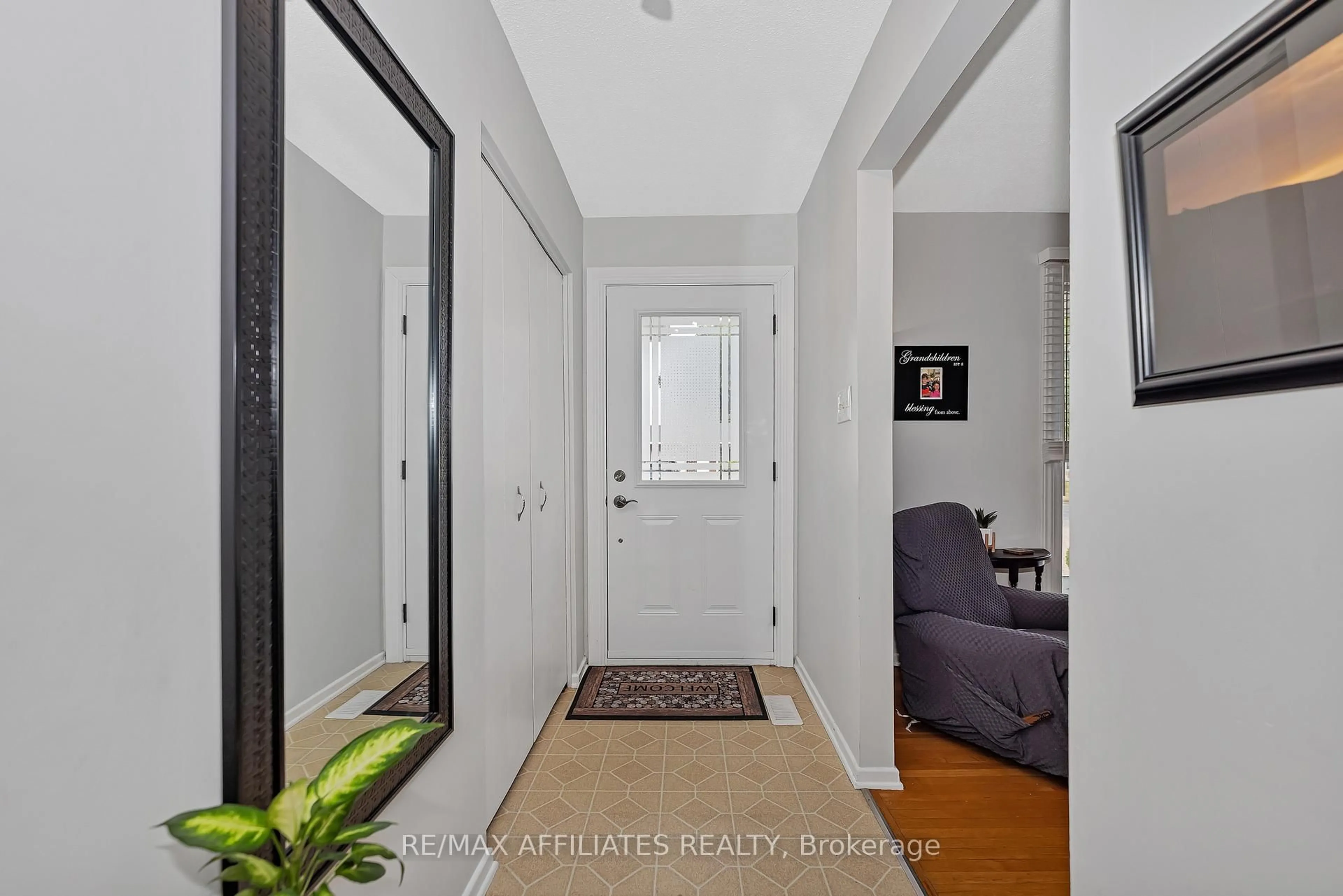 Indoor entryway for 11 Tripp Cres, Barrhaven Ontario K2J 1C5