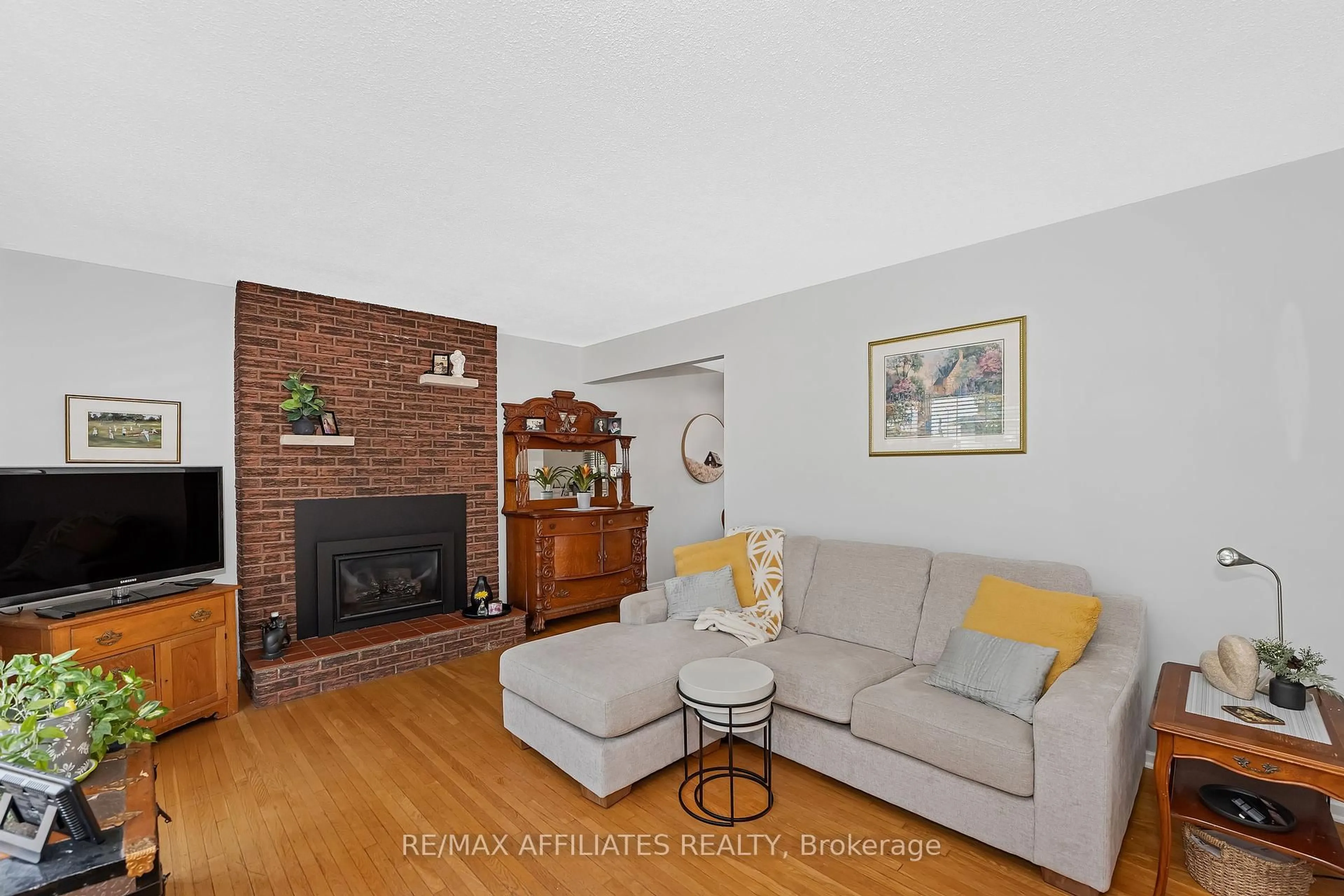 Living room with furniture, unknown for 11 Tripp Cres, Barrhaven Ontario K2J 1C5