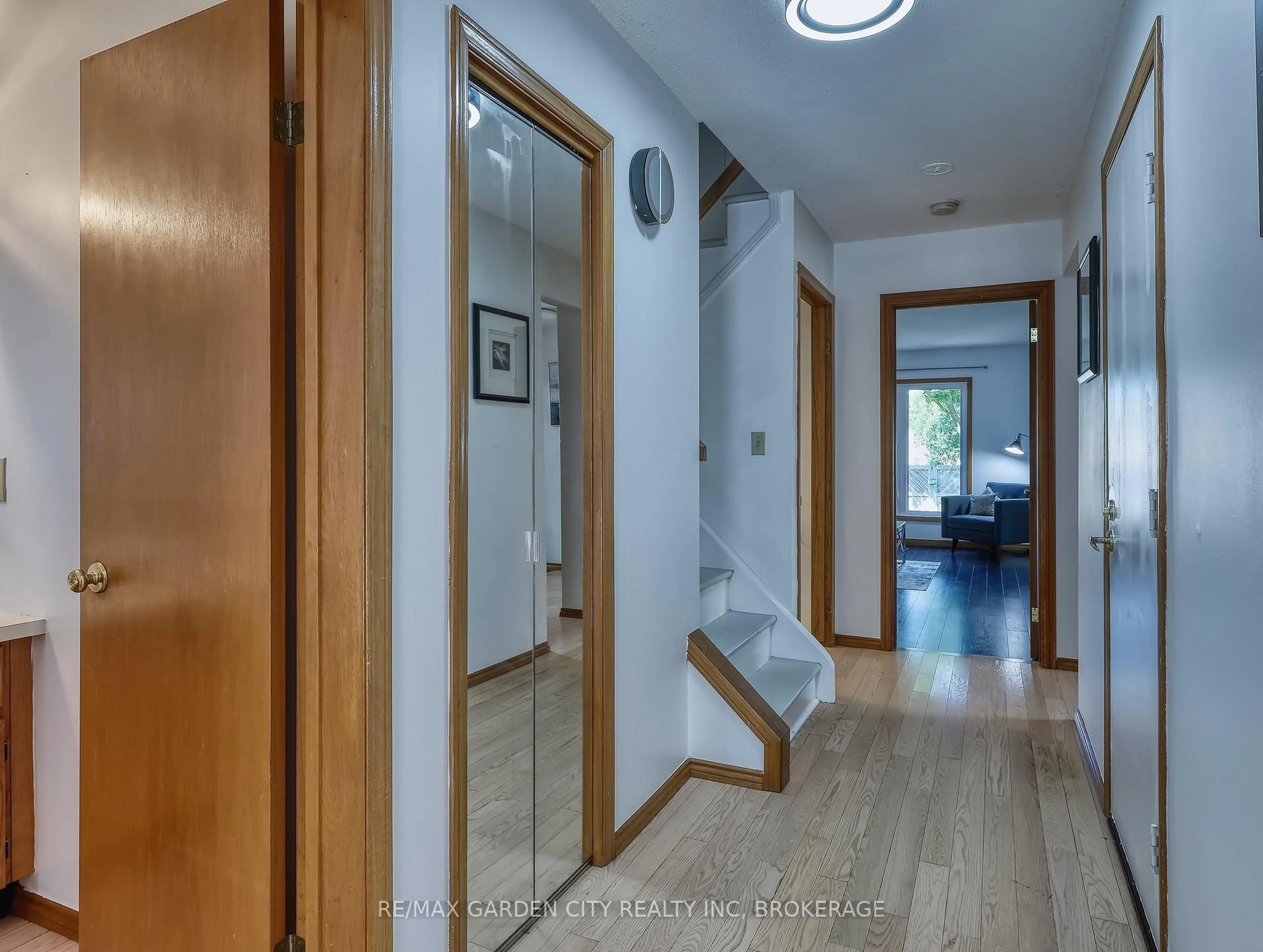 Indoor foyer for 50 CULLIGAN Cres, Thorold Ontario L2V 4P1