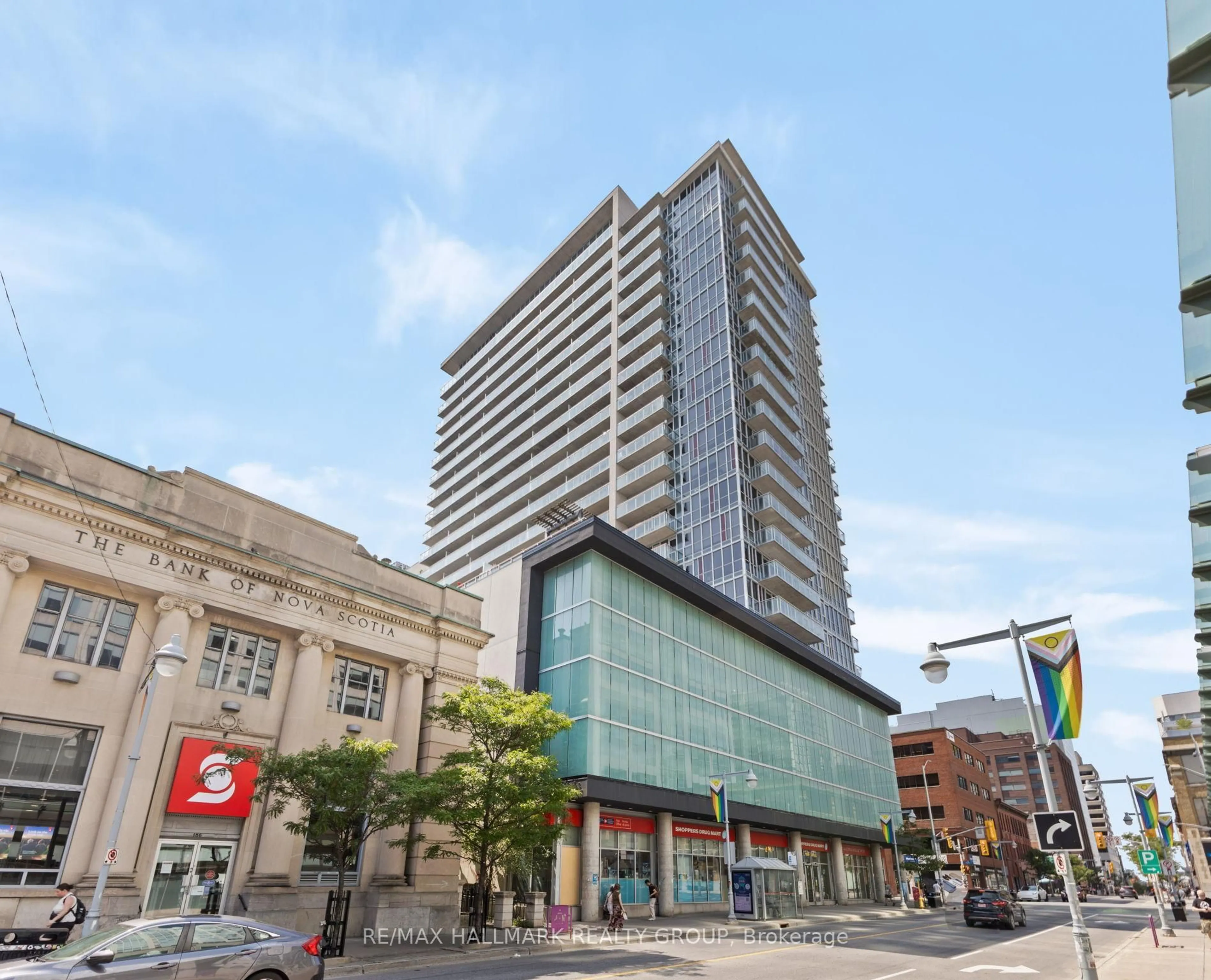 Indoor foyer for 324 Laurier Ave #2105, Ottawa Ontario K1P 0A4