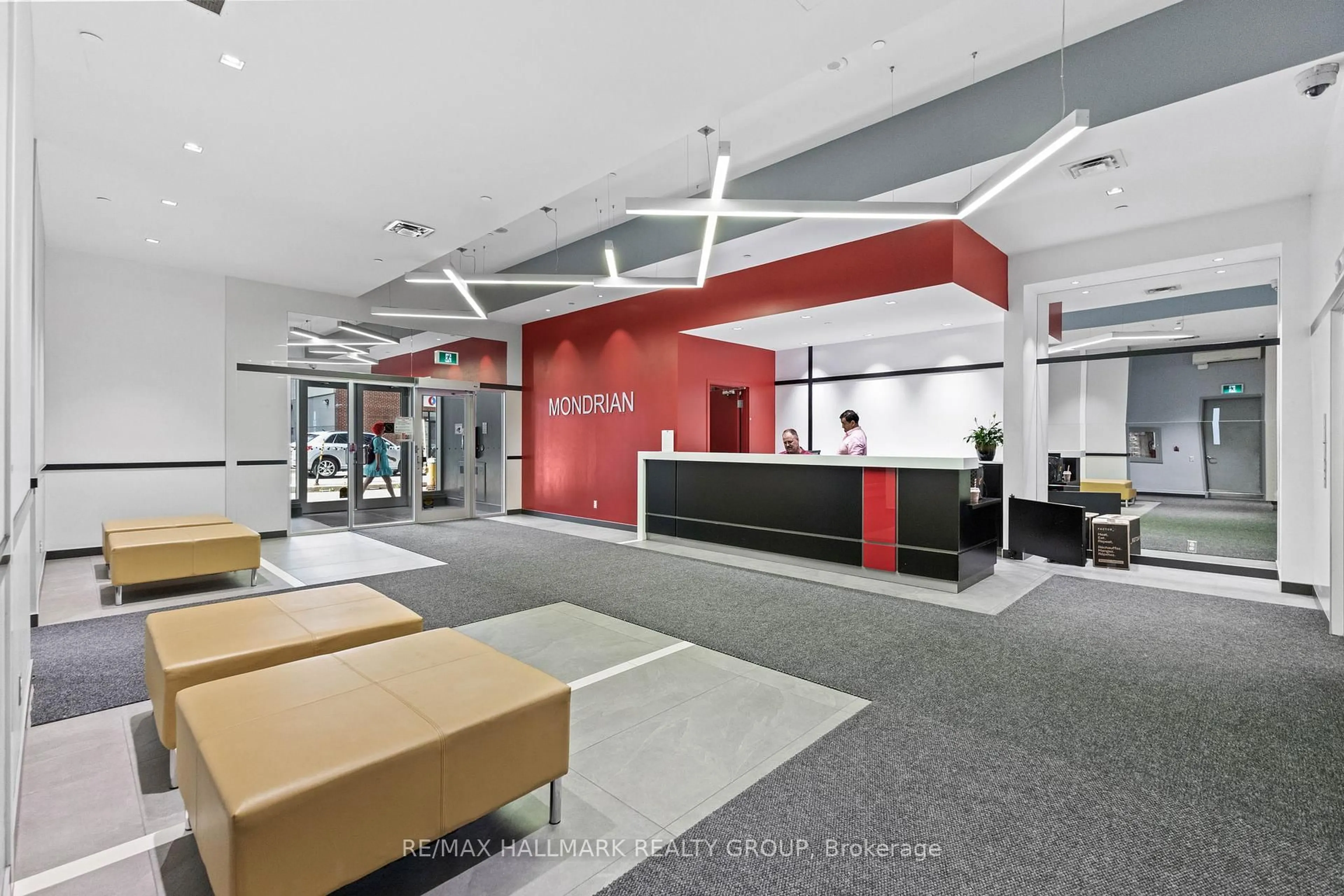 Indoor foyer for 324 Laurier Ave #2105, Ottawa Ontario K1P 0A4